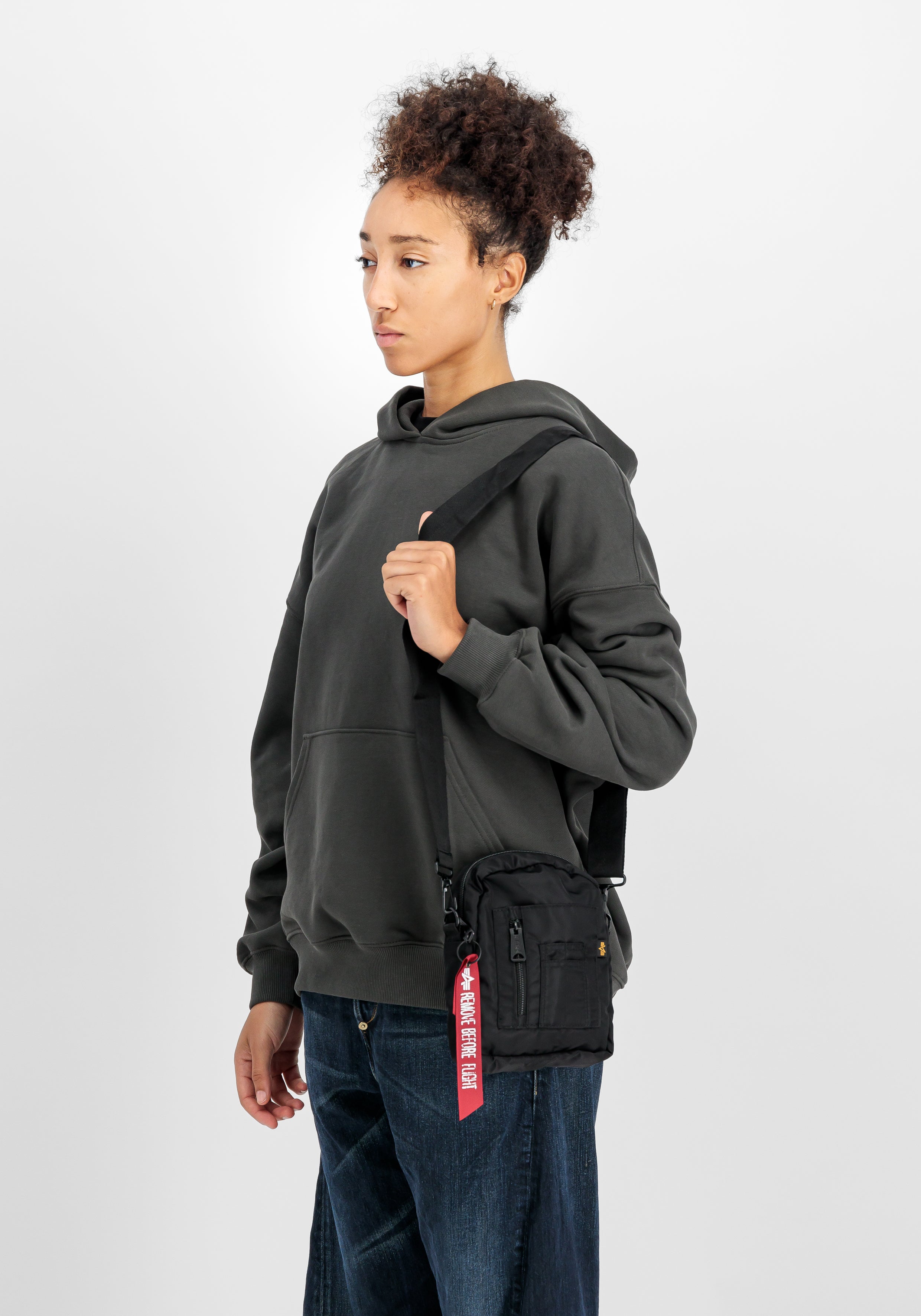 Alpha Industries - Crew Carry Black - Travel Bag | Neutral-Image