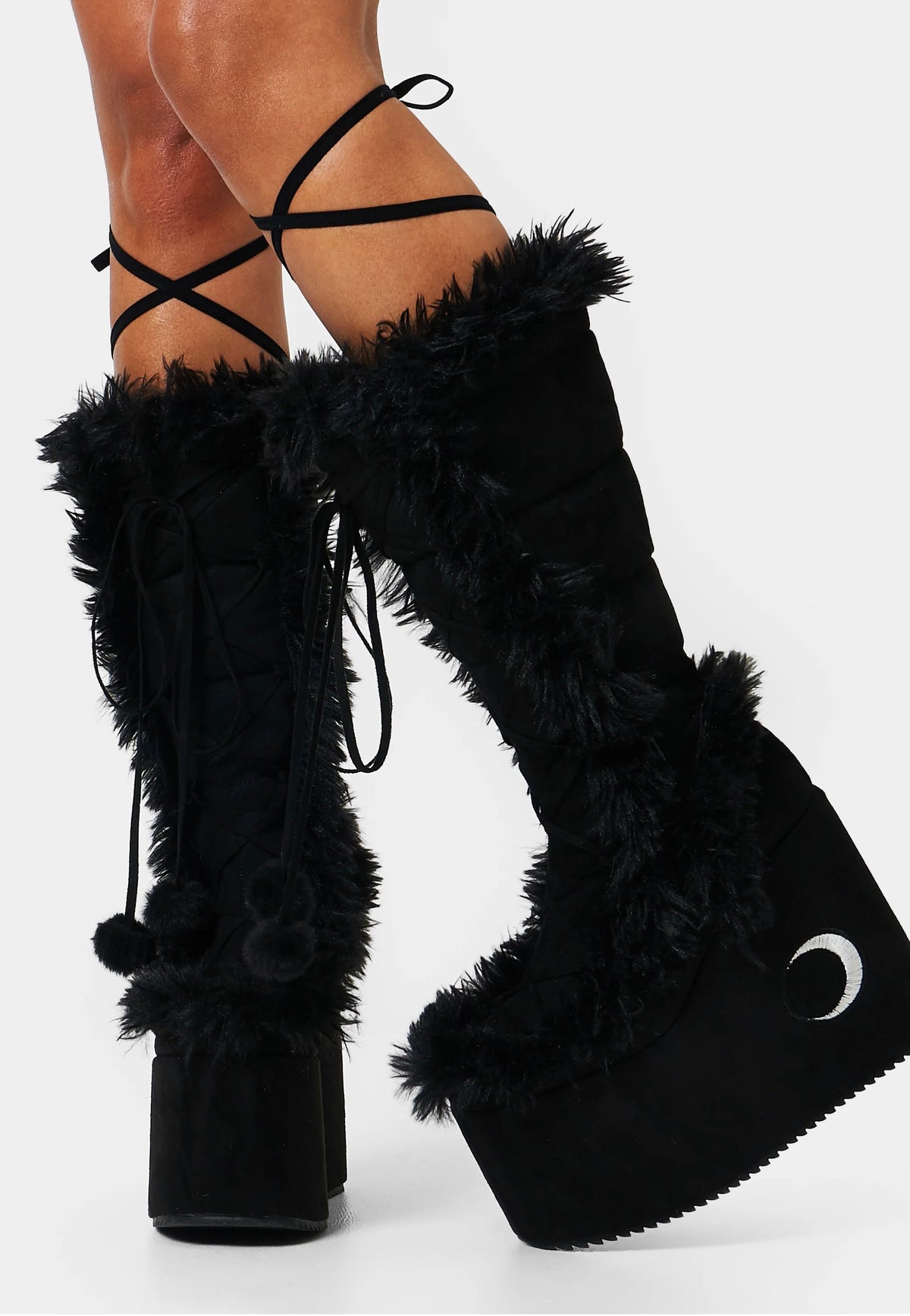 Koi Footwear x Twilight La Push Crescent Platform Faux Fur Long Black Zapatos para chica