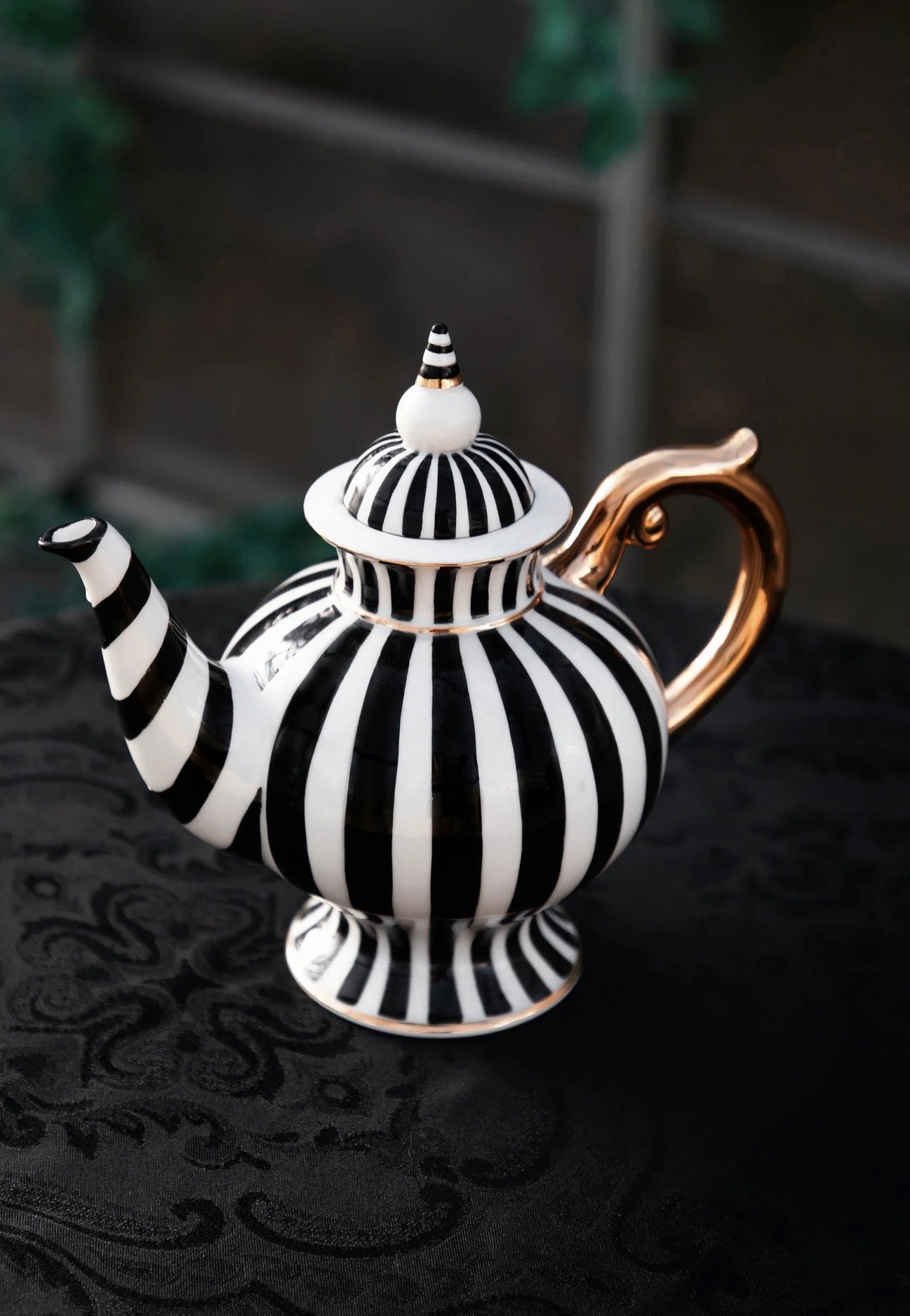 Lively Ghosts - Grim & Ghostly - Teapot | Neutral-Image