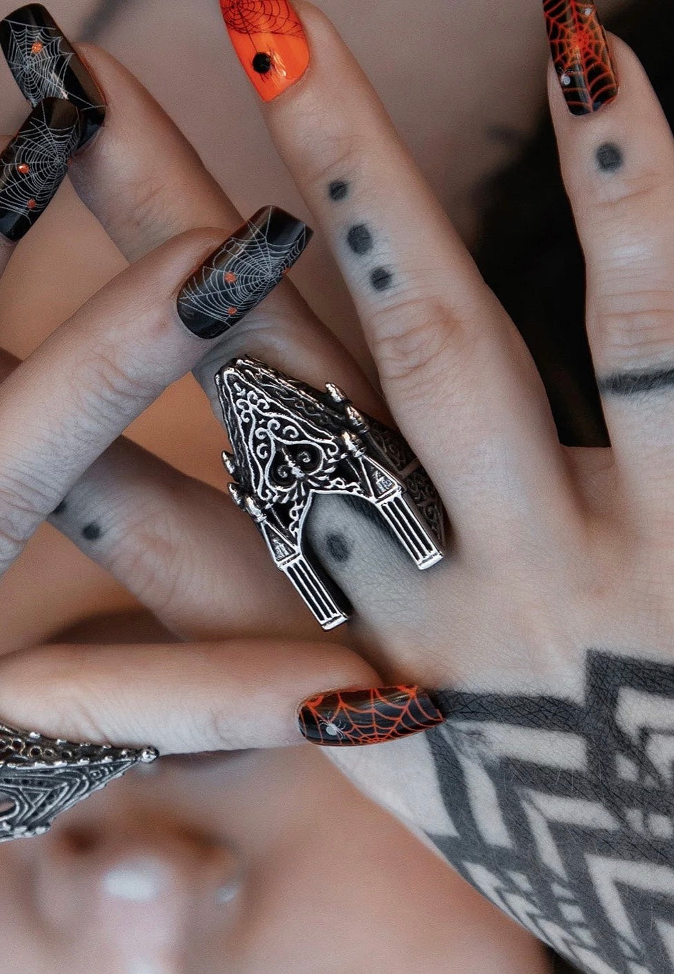 Lively Ghosts - Phantom Pillars - Ring | Neutral-Image