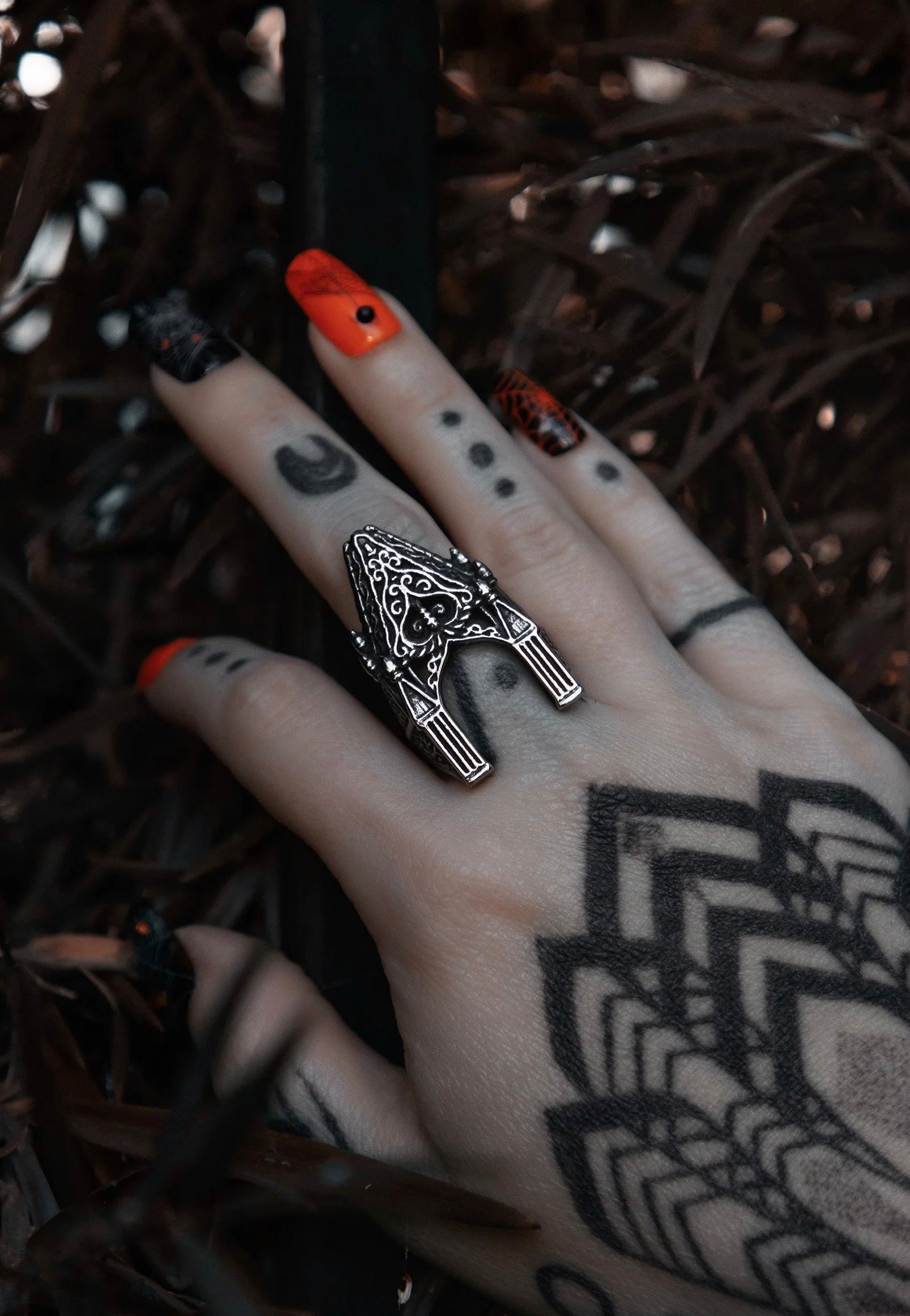 Lively Ghosts - Phantom Pillars - Ring | Neutral-Image
