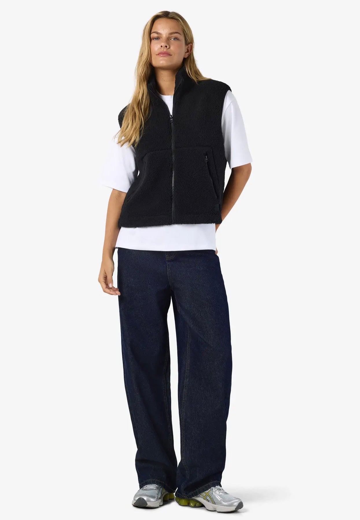 Noisy May Masey Short Teddy Black Chaleco
