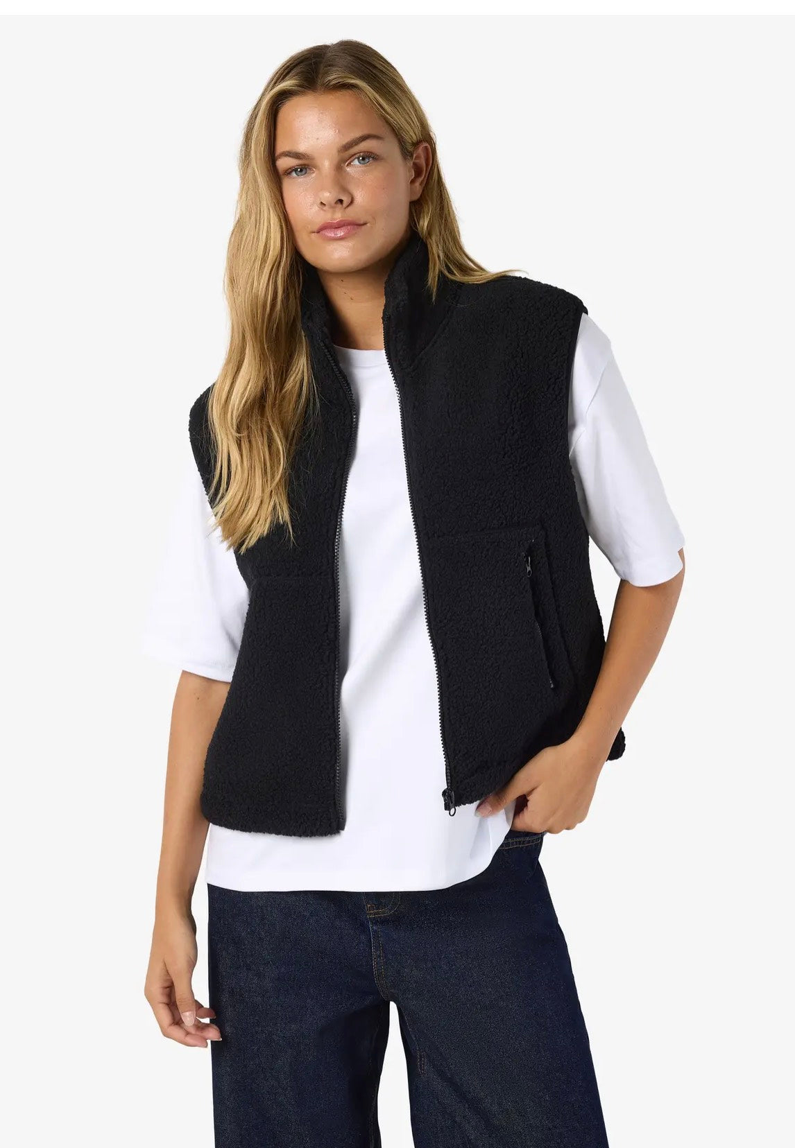 Noisy May Masey Short Teddy Black Chaleco