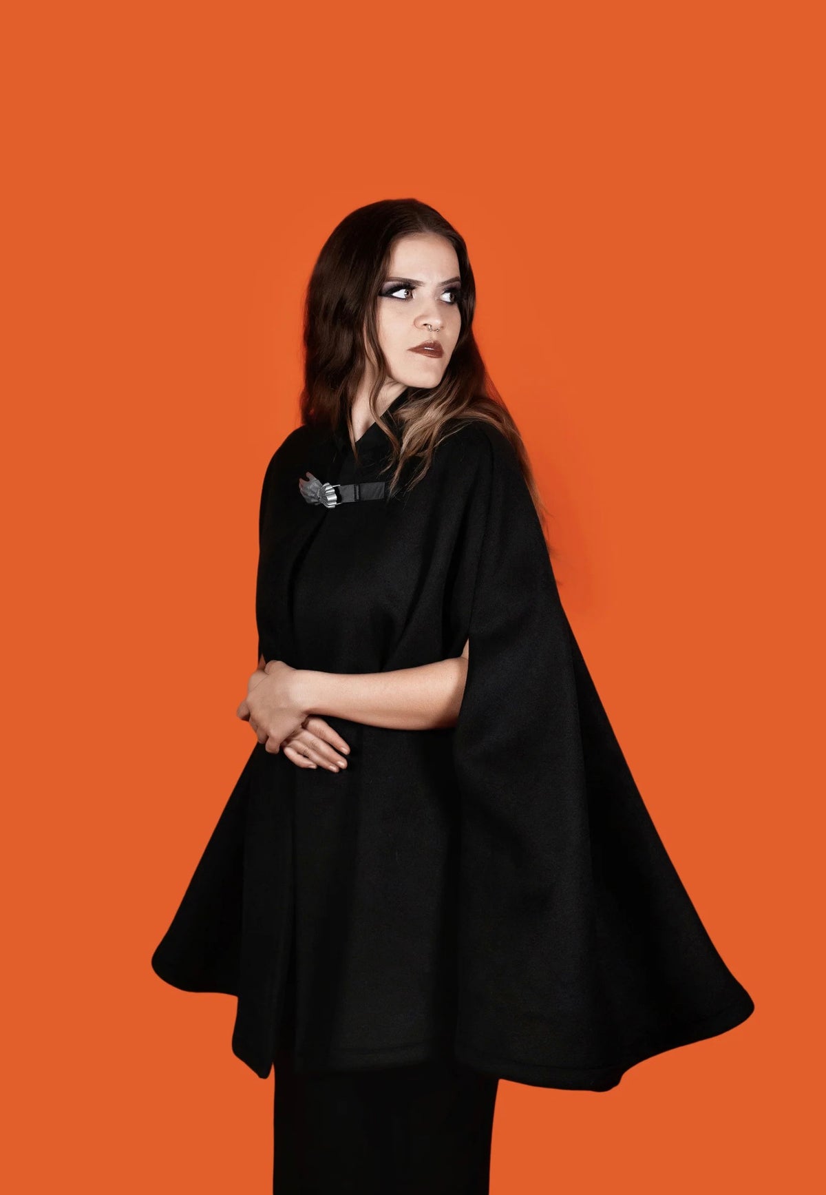 Lively Ghosts Seance Cape Black Chaqueta