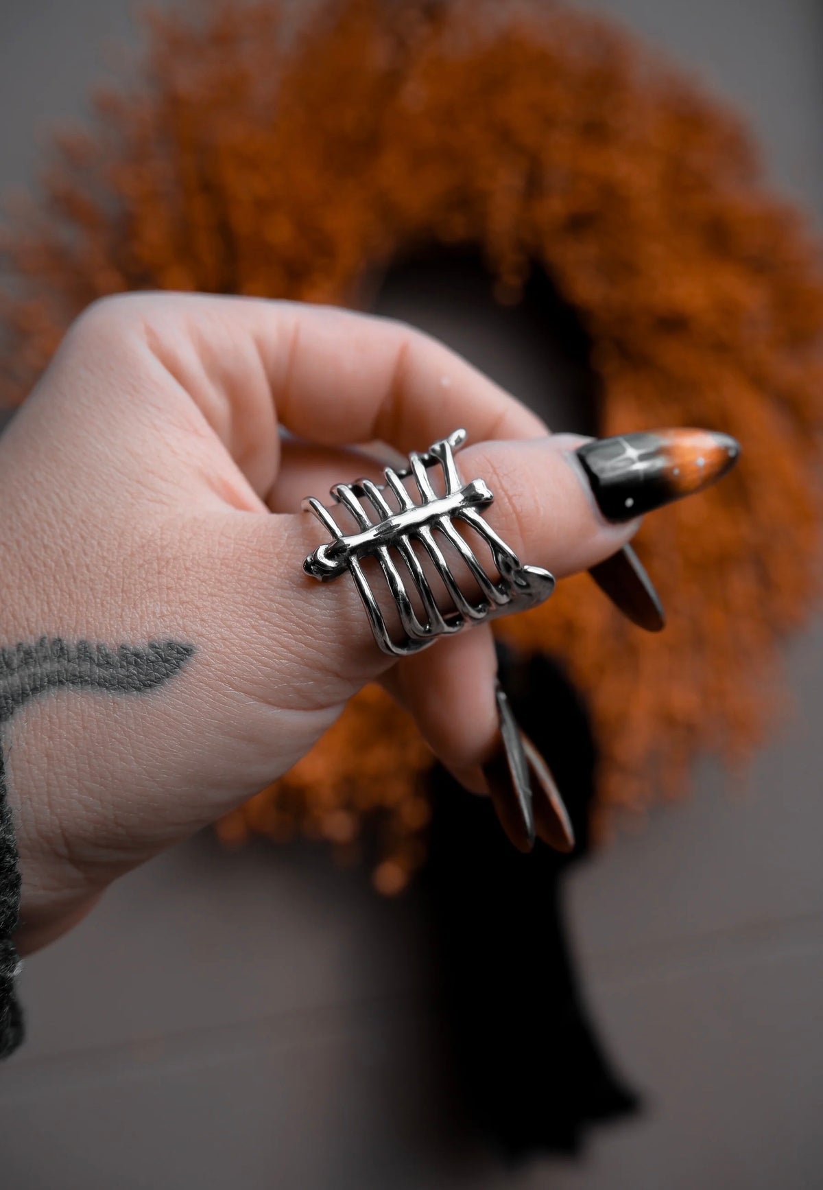 Lively Ghosts Caged Silver Anillo