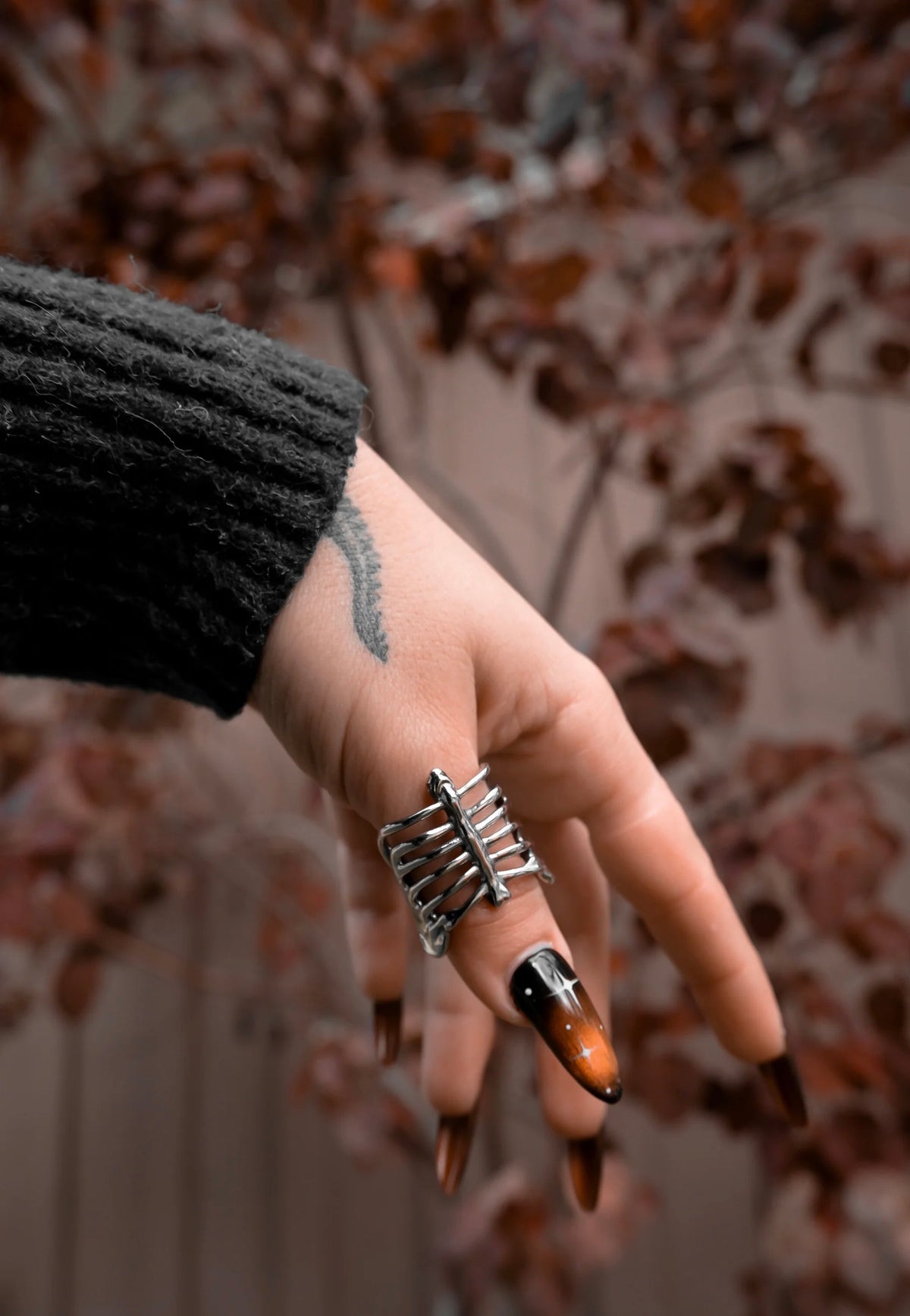 Lively Ghosts Caged Silver Anillo