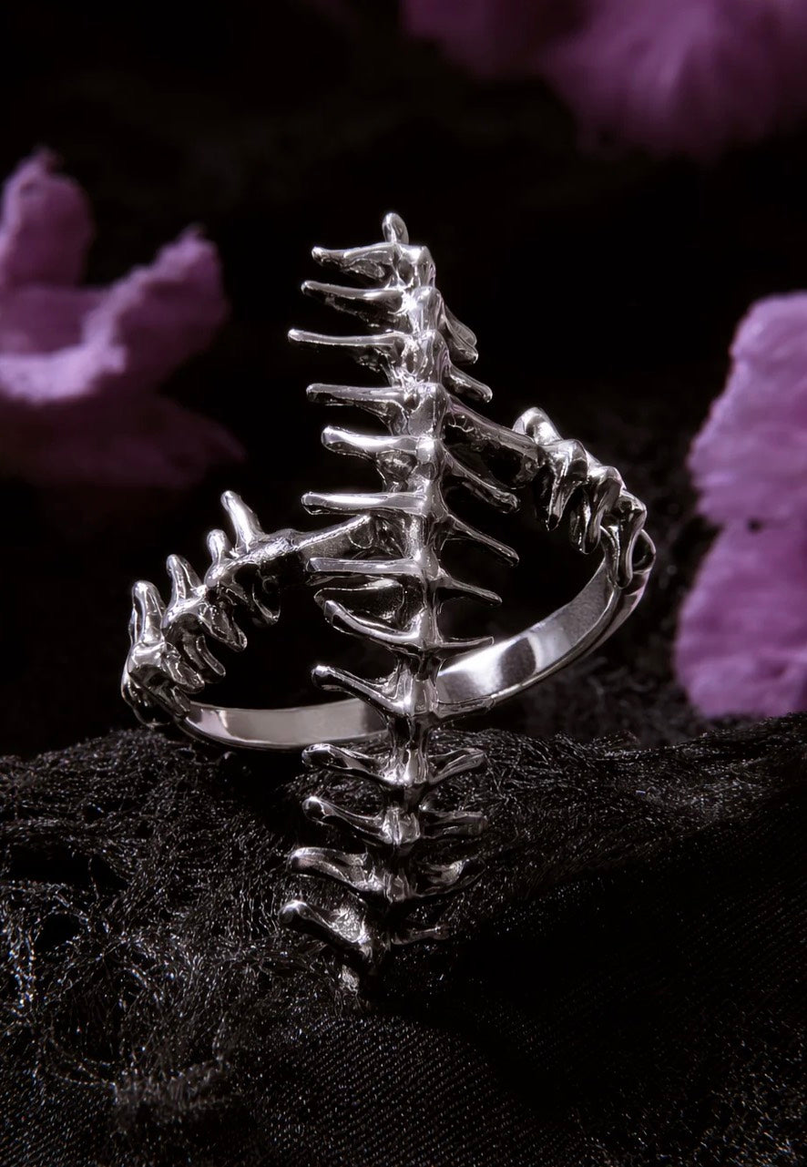 Lively Ghosts - Vertebrae Silver - Ring | Neutral-Image