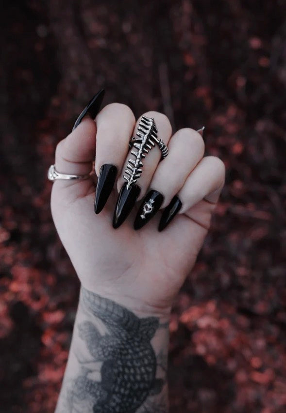 Lively Ghosts - Vertebrae Silver - Ring | Neutral-Image