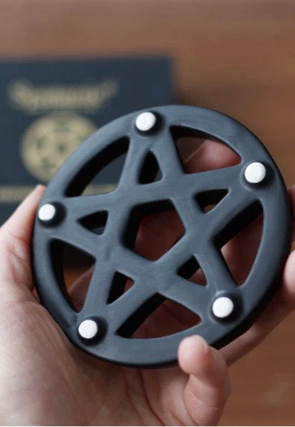 Kaamos Co. - Spatanic Pentagram - Soap Dish | Neutral-Image