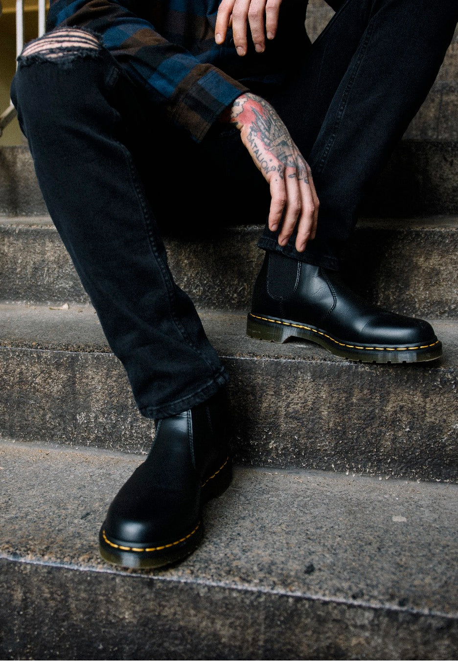 Dr. Martens - Vegan 2976 Chelsea Boots Black Felix Rub Off - Shoes