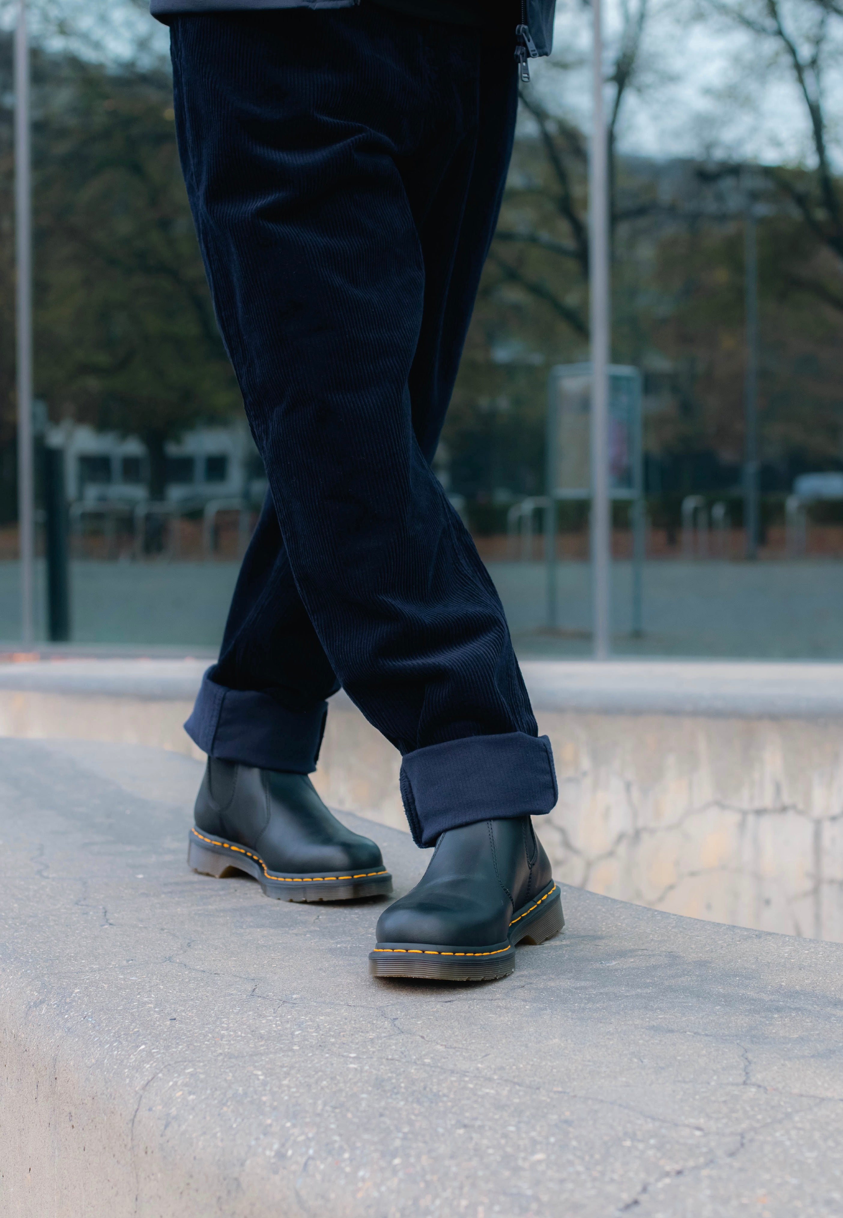 Dr. Martens - Vegan 2976 Chelsea Boots Black Felix Rub Off - Shoes | Neutral-Image