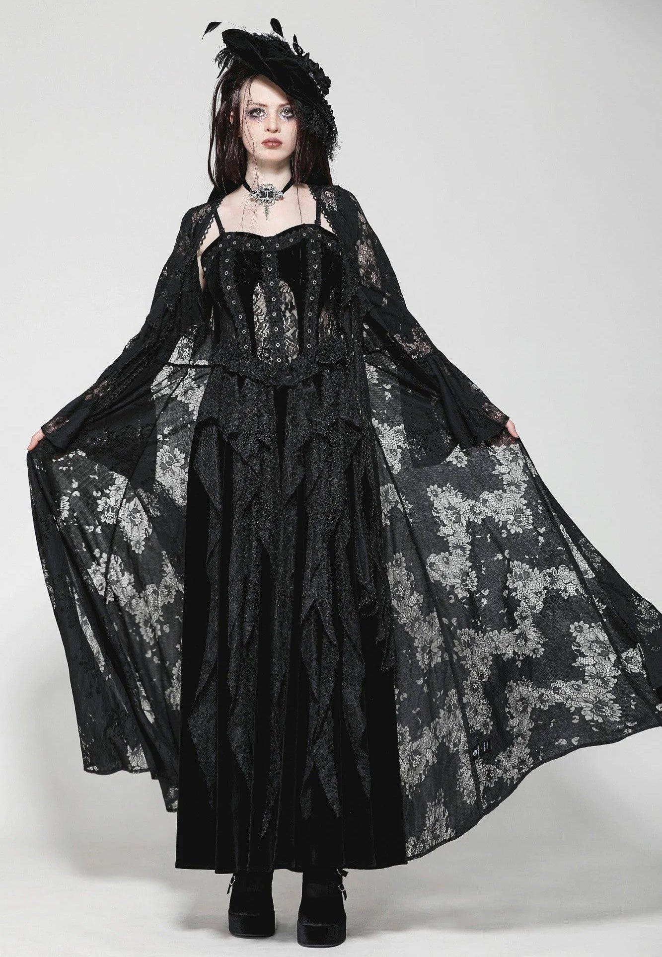 Dark In Love - Gothic Lace Trimmed Elegant Long - Robe Dark In Love - Gothic Lace Trimmed Elegant Long - Robe