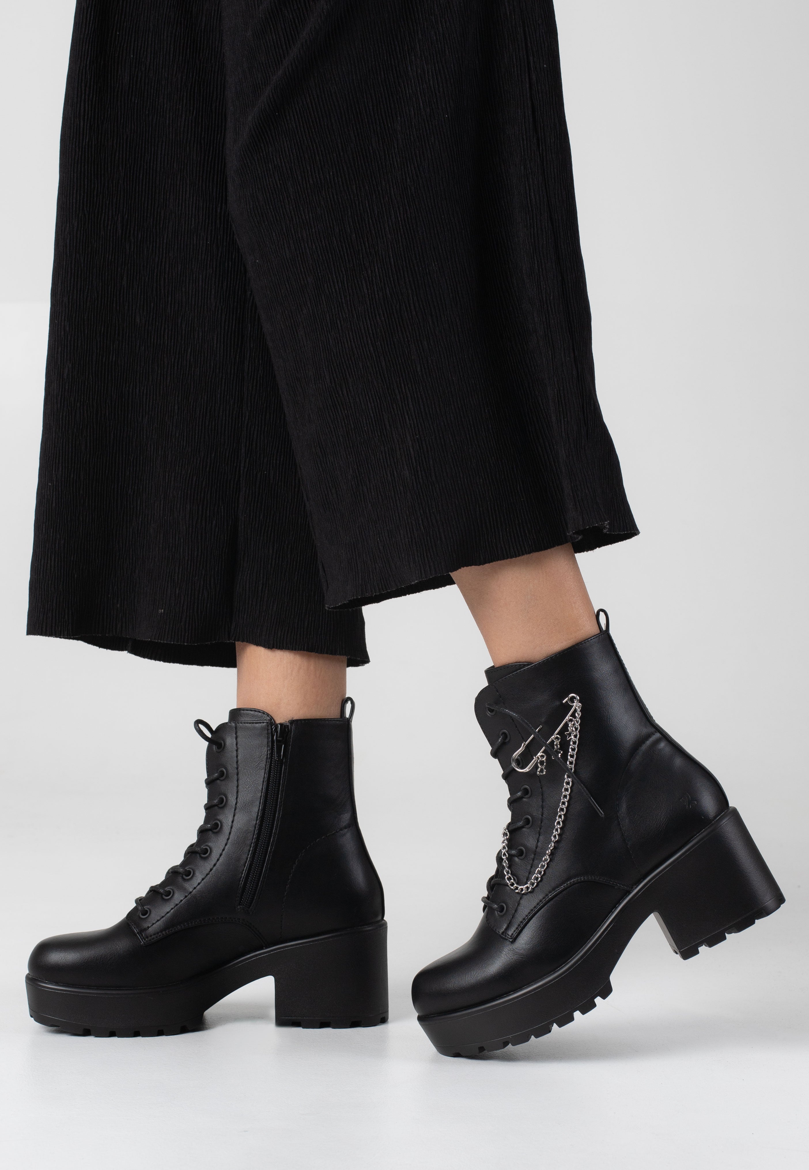 Koi Footwear - Salvius Safety Pin Military Lace Up Black - Girl Shoes | Women-Image