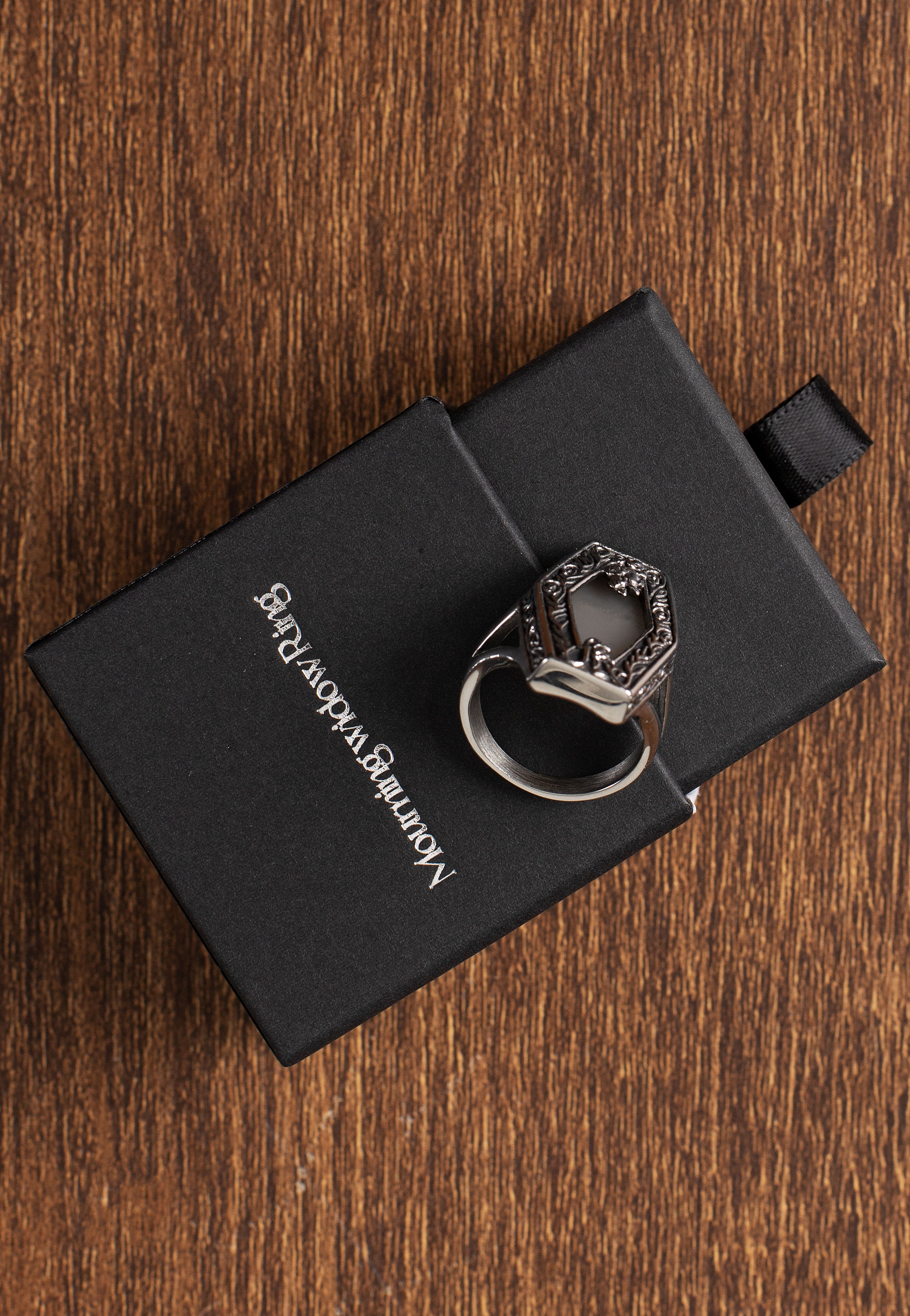 Lively Ghosts - Mourning Widow - Ring | Neutral-Image