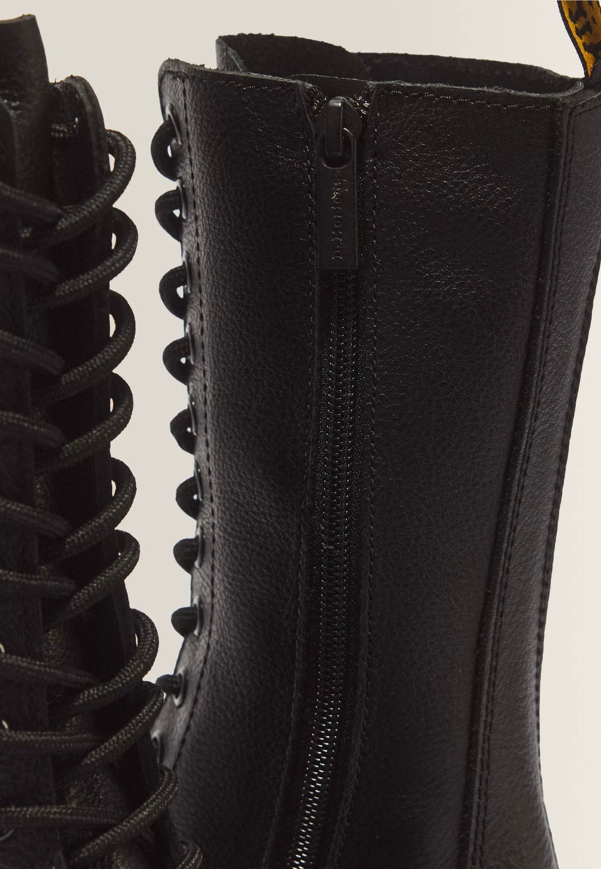 Dr. Martens 1B99 Virginia Black Zapatos para chica