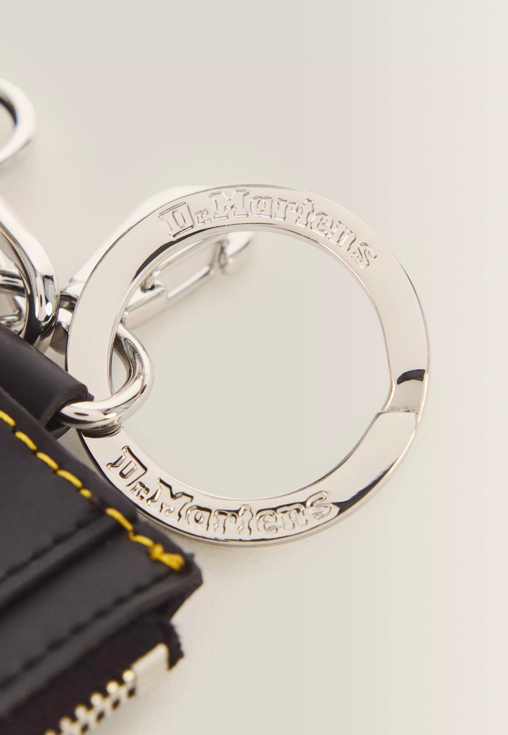 Dr. Martens - Card Holder Kiev Black - Wallet | Neutral-Image
