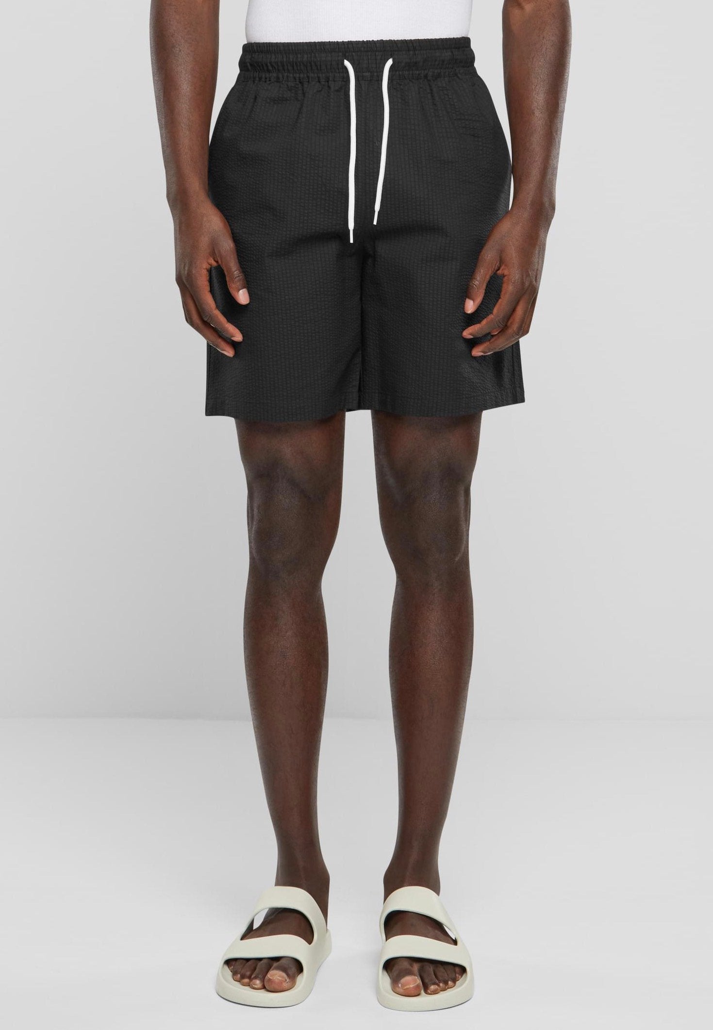 Urban Classics - Basic Seersucker Black - Shorts