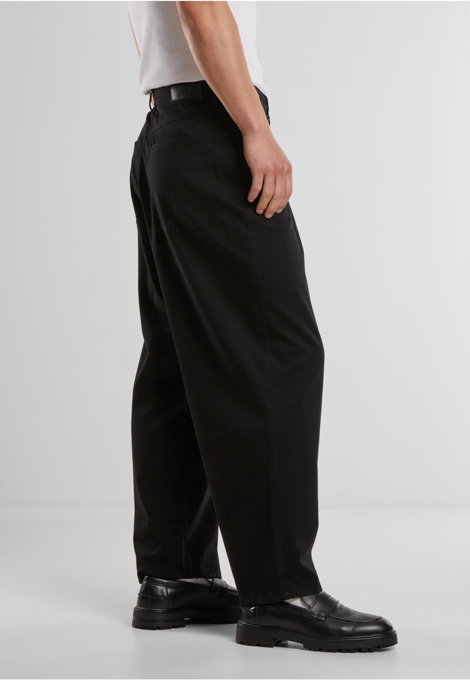 Urban Classics - Tapered Twill Baggy Black - Pants | Men-Image