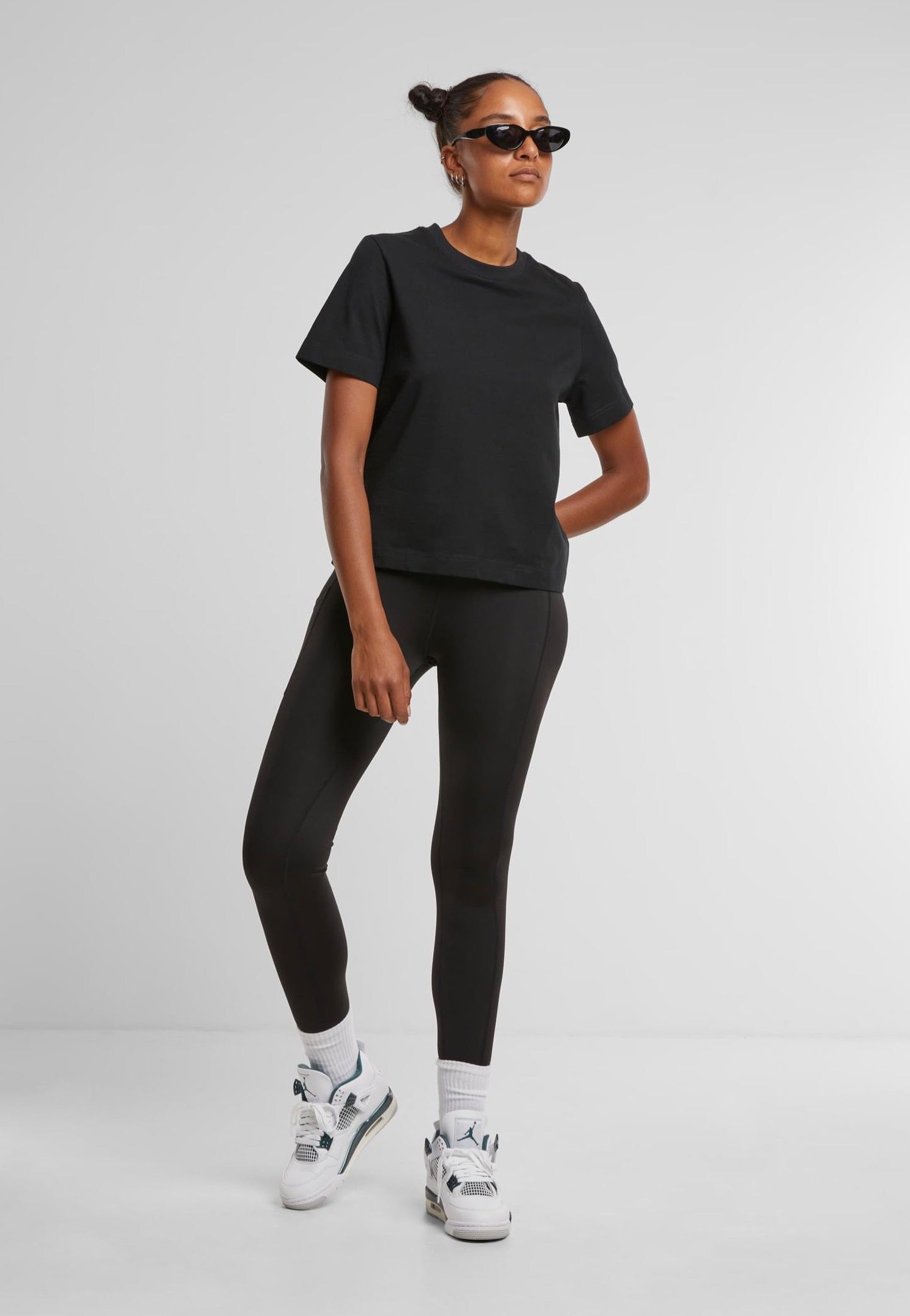 Urban Classics - Ladies Organic Boxy Black - T-Shirt | Women-Image