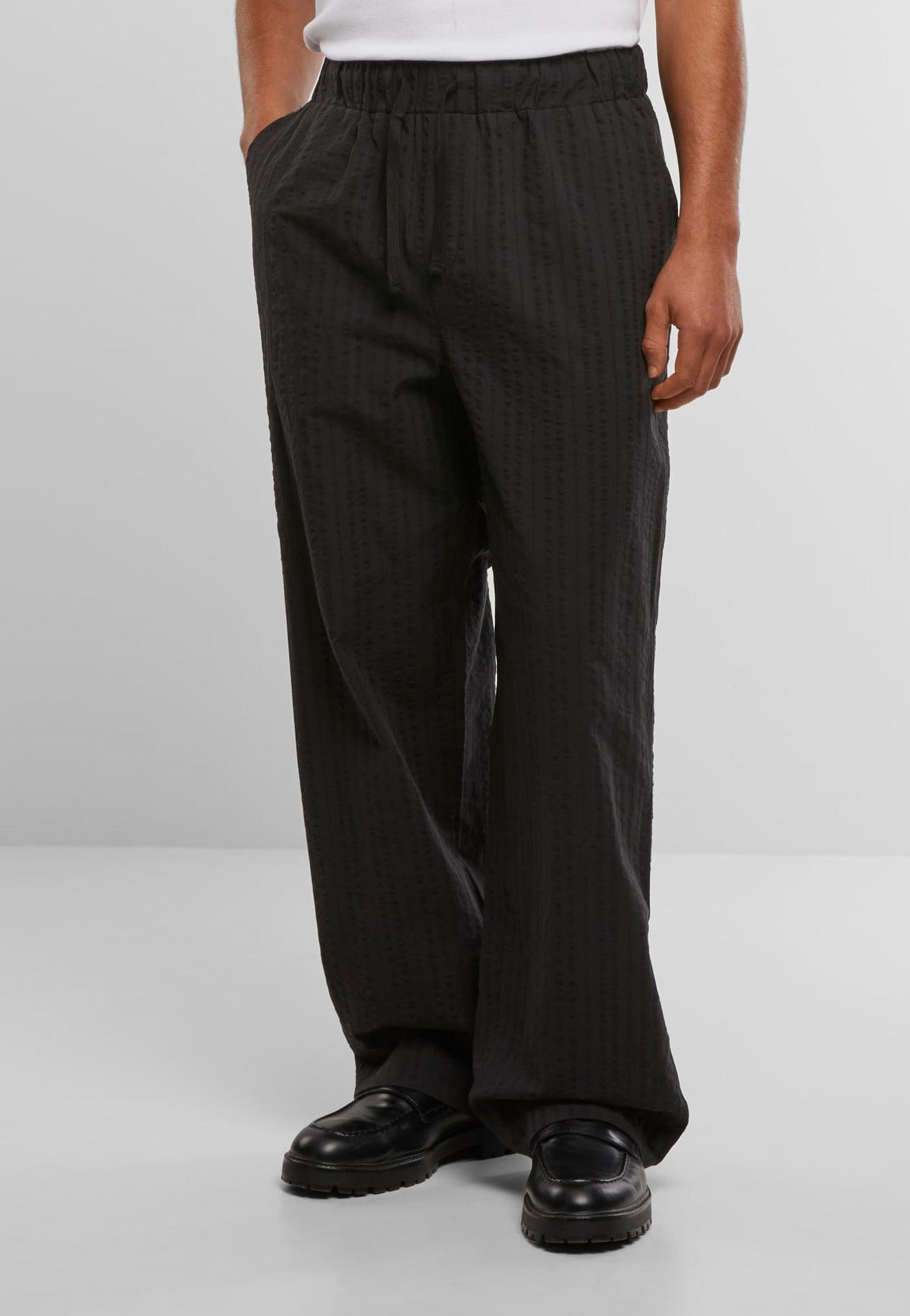 Urban Classics - Loose Seersucker Black - Pants | Men-Image