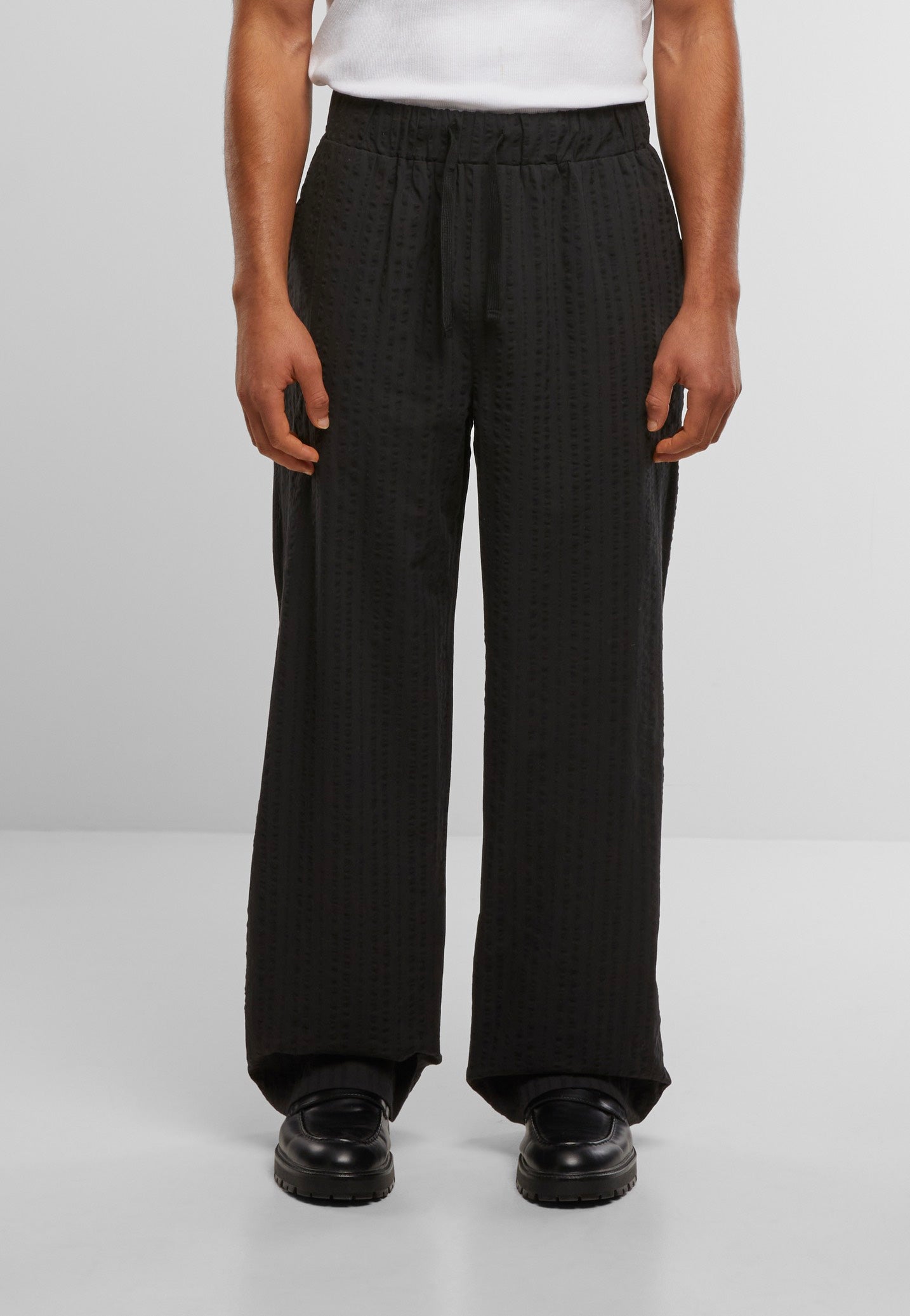 Urban Classics - Loose Seersucker Black - Pants | Men-Image