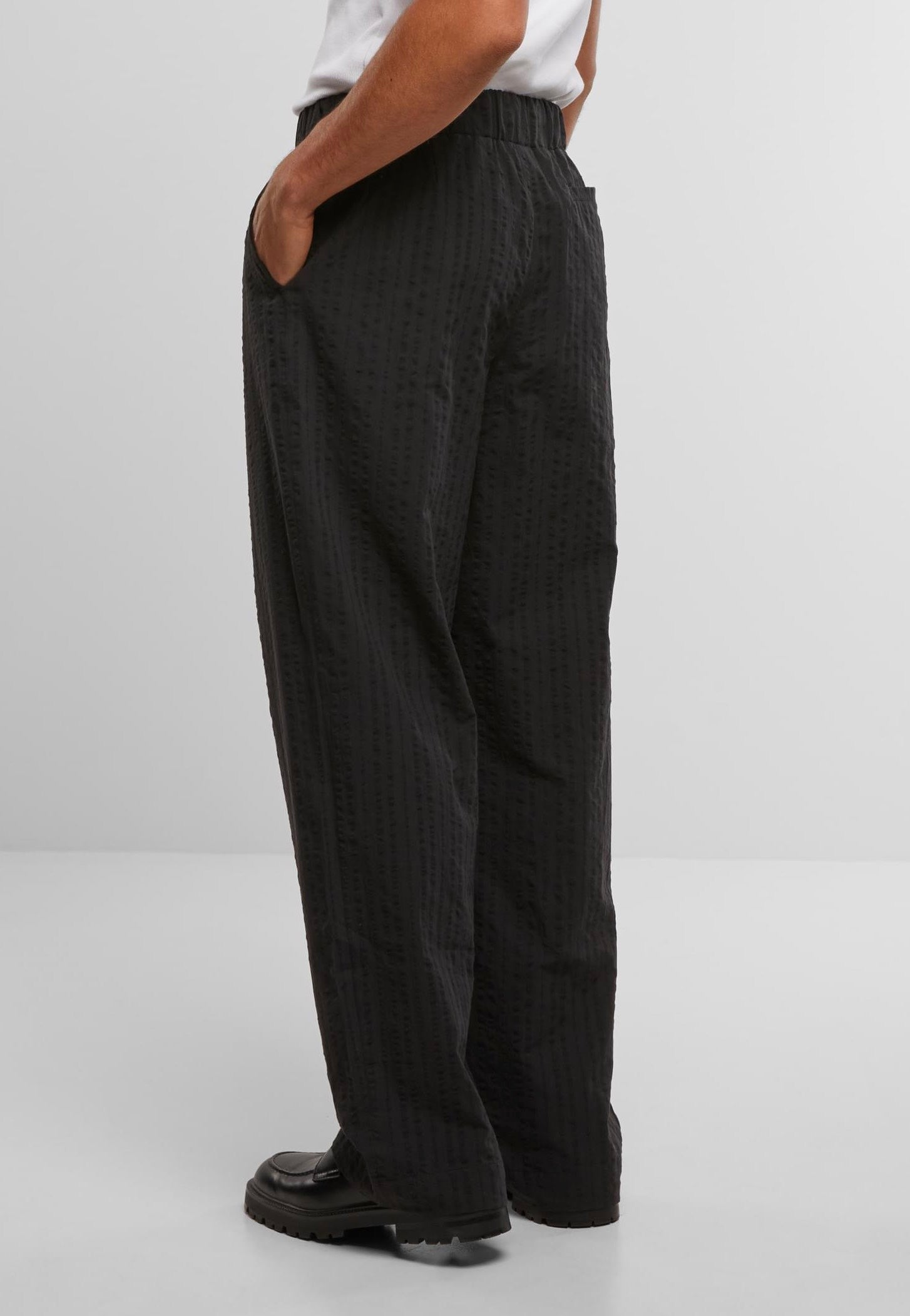 Urban Classics - Loose Seersucker Black - Pants | Men-Image