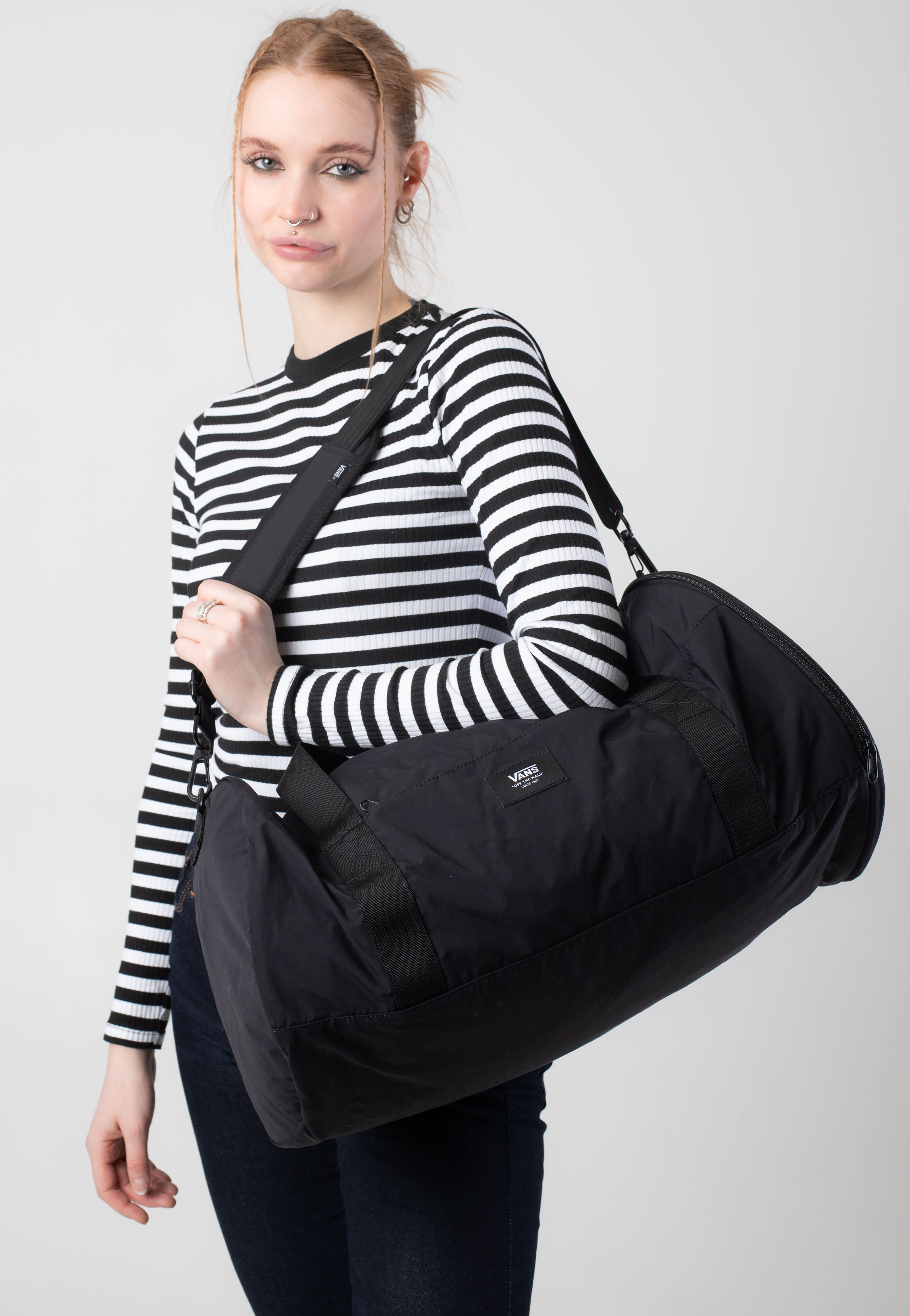 Vans - Barreled Duffel Black - Dufflebag | Neutral-Image