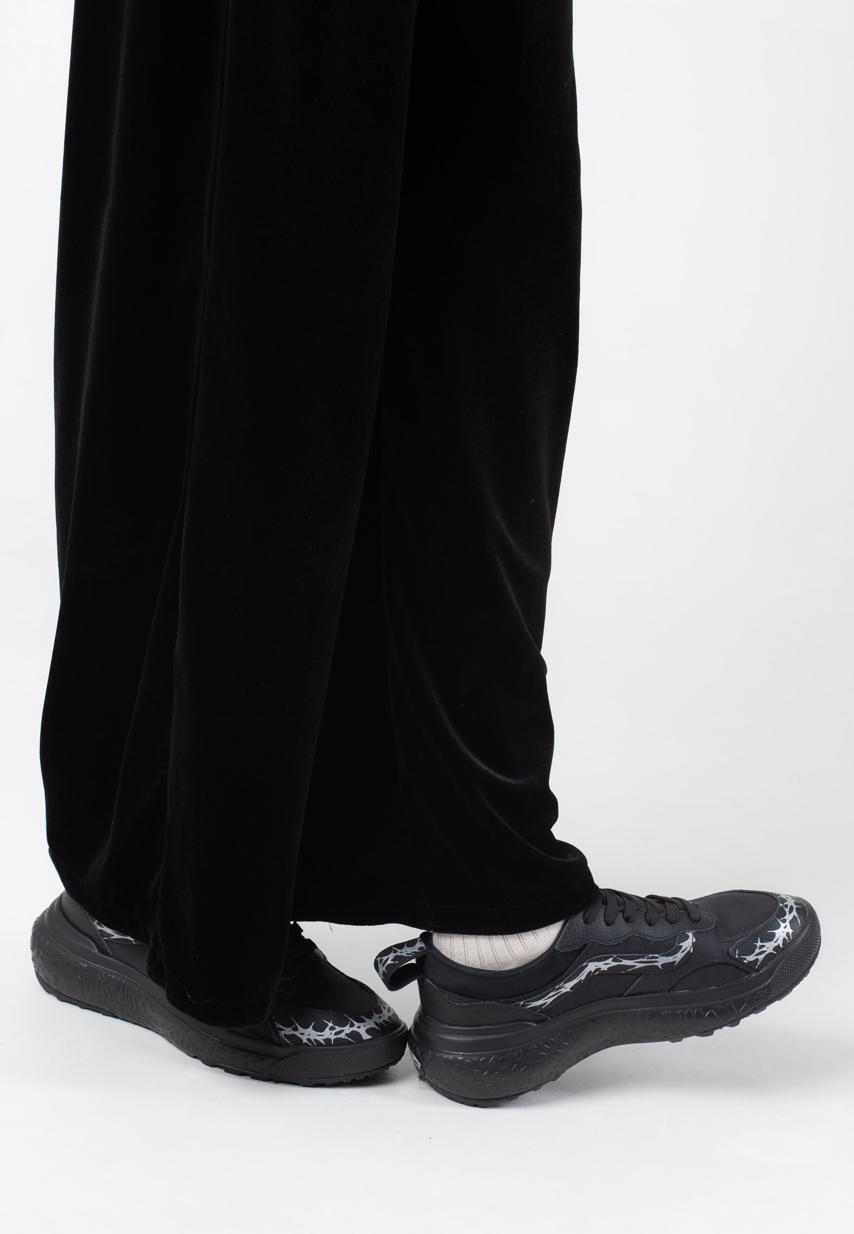 Vans - MTE Ultrarange Neo VR3 Reflective Matte Black/Silver Mirror - Shoes | Neutral-Image