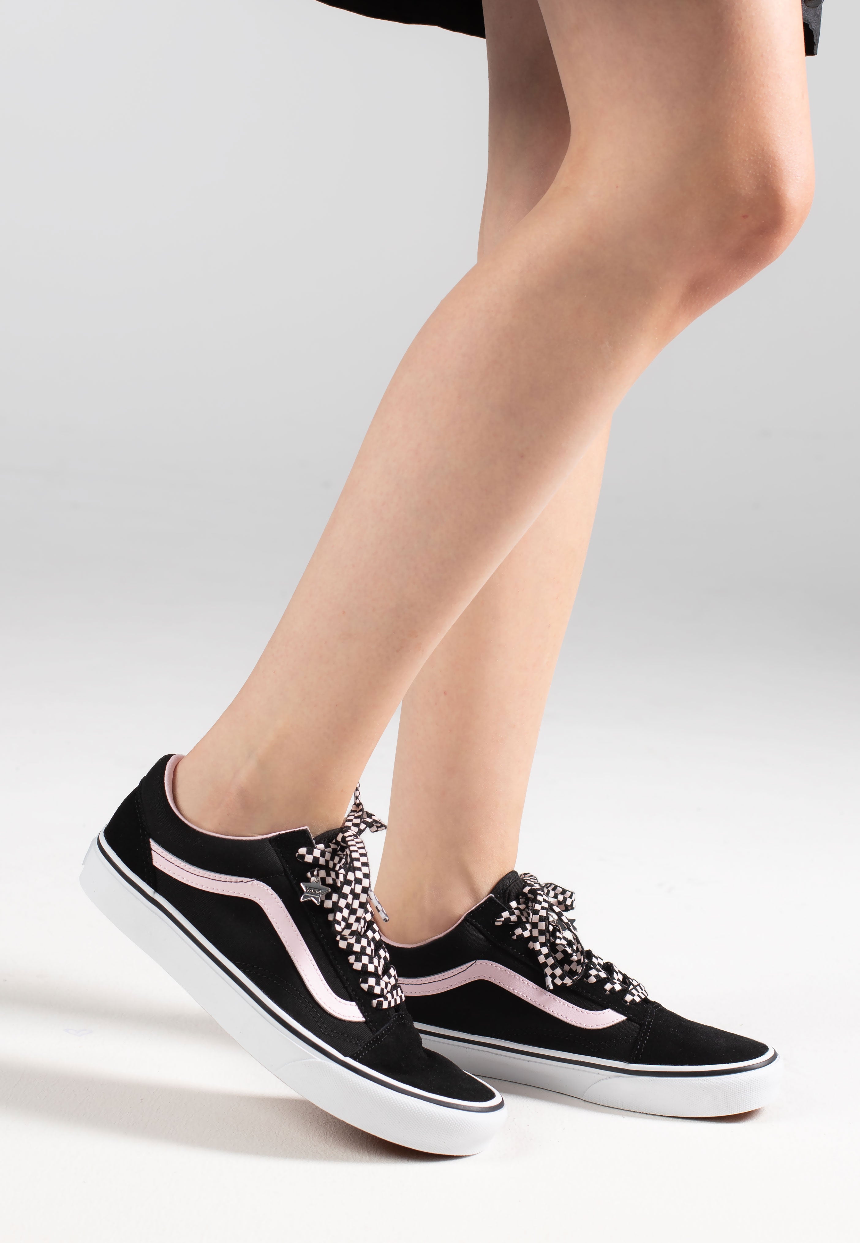 Vans - Old Skool Black/White - Girl Shoes | Women-Image