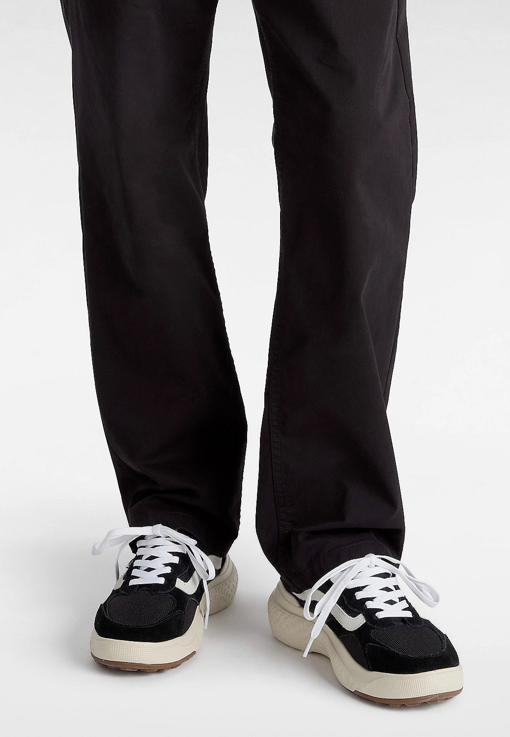 Vans - MTE Ultrarange Neo VR3 Black/White - Shoes | Women-Image