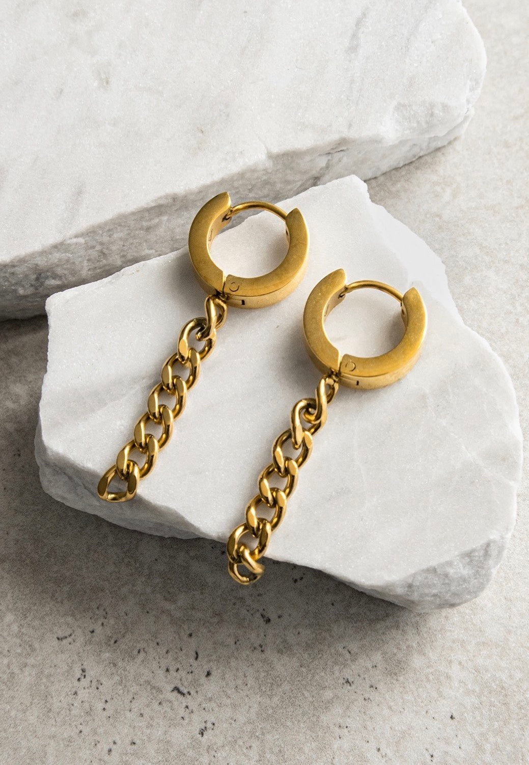 Ask & Embla - Axel Chain Huggie Gold - Earrings