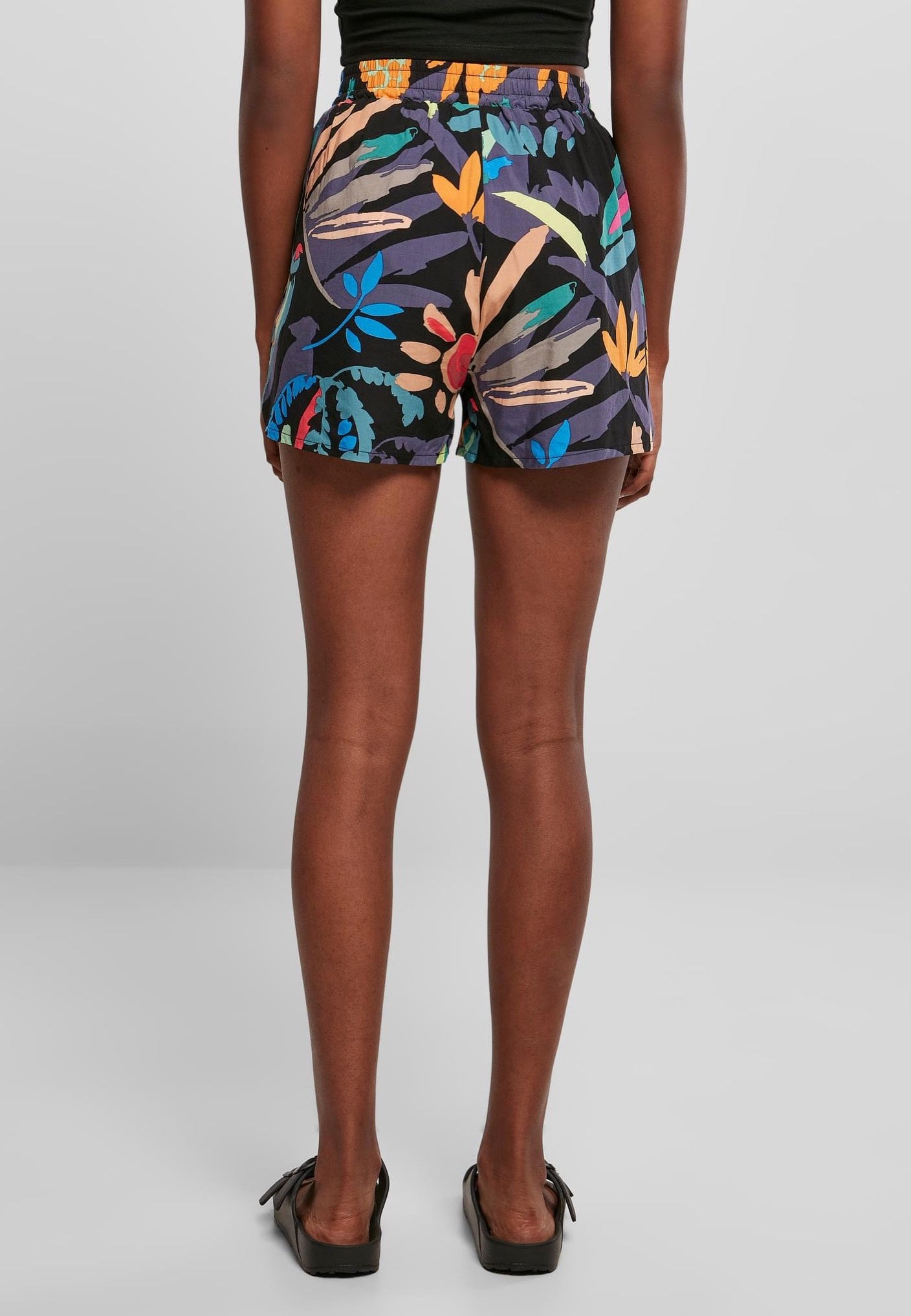 Urban Classics - Ladies AOP Viscose Resort Blackfruity - Shorts