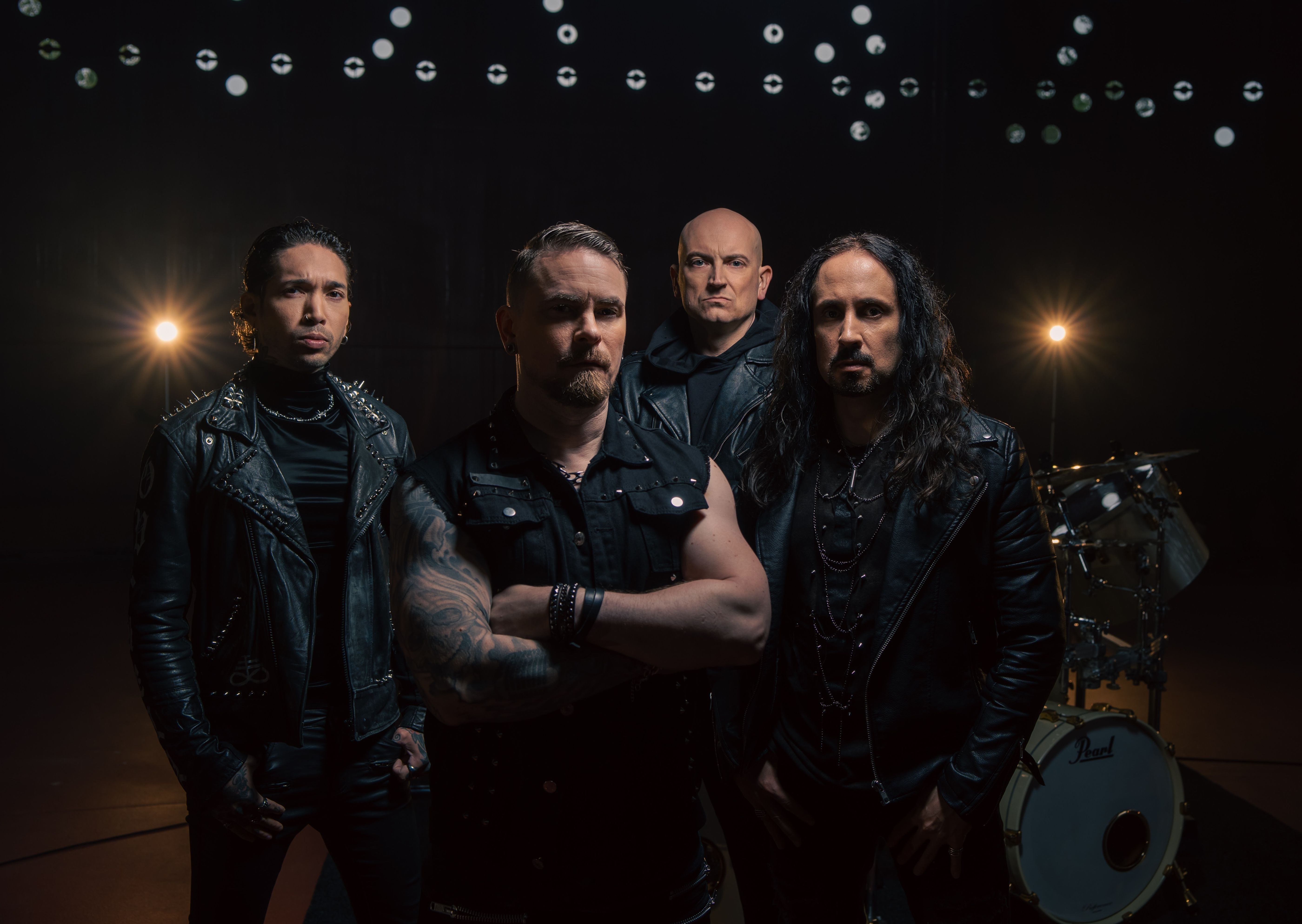 Divulgação: CROWNSHIFT lança álbum "The Shadows We Buried" em janeiro de 2027