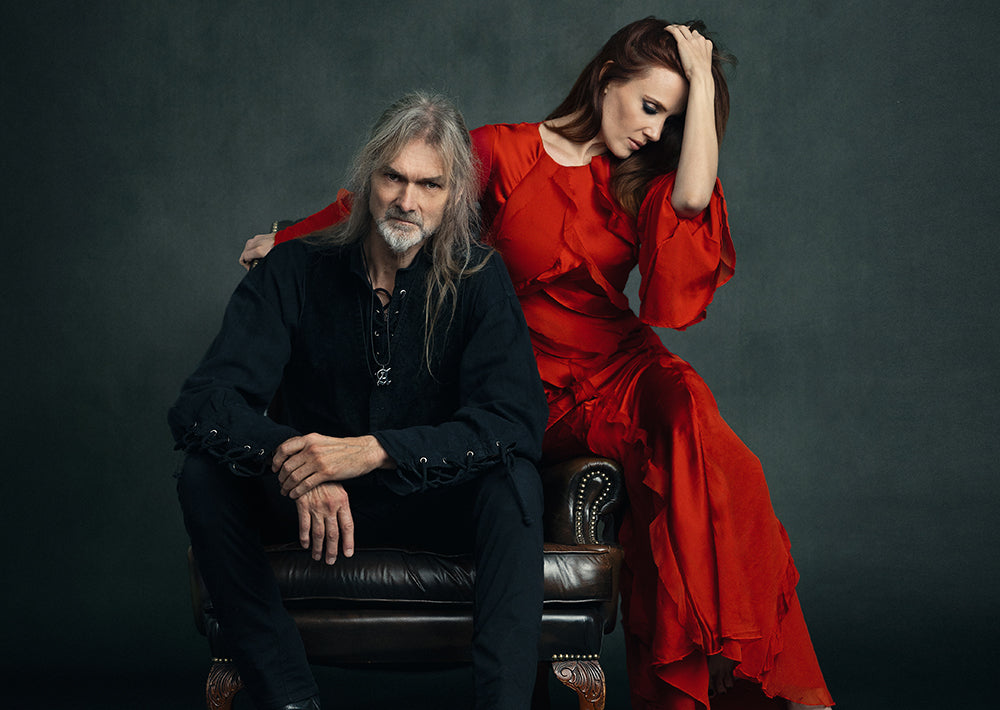 SIMONE SIMONS - releases video for second solo single 'In Love We Rust'!