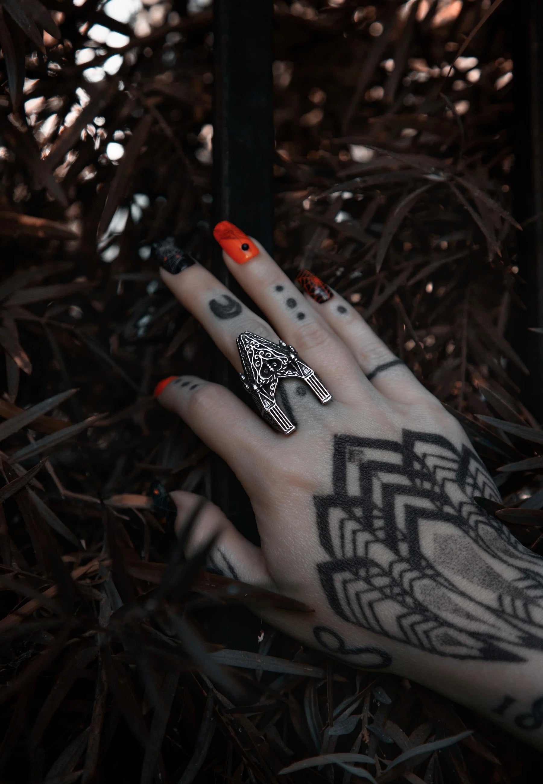 Lively Ghosts - Phantom Pillars - Ring | Neutral-Image