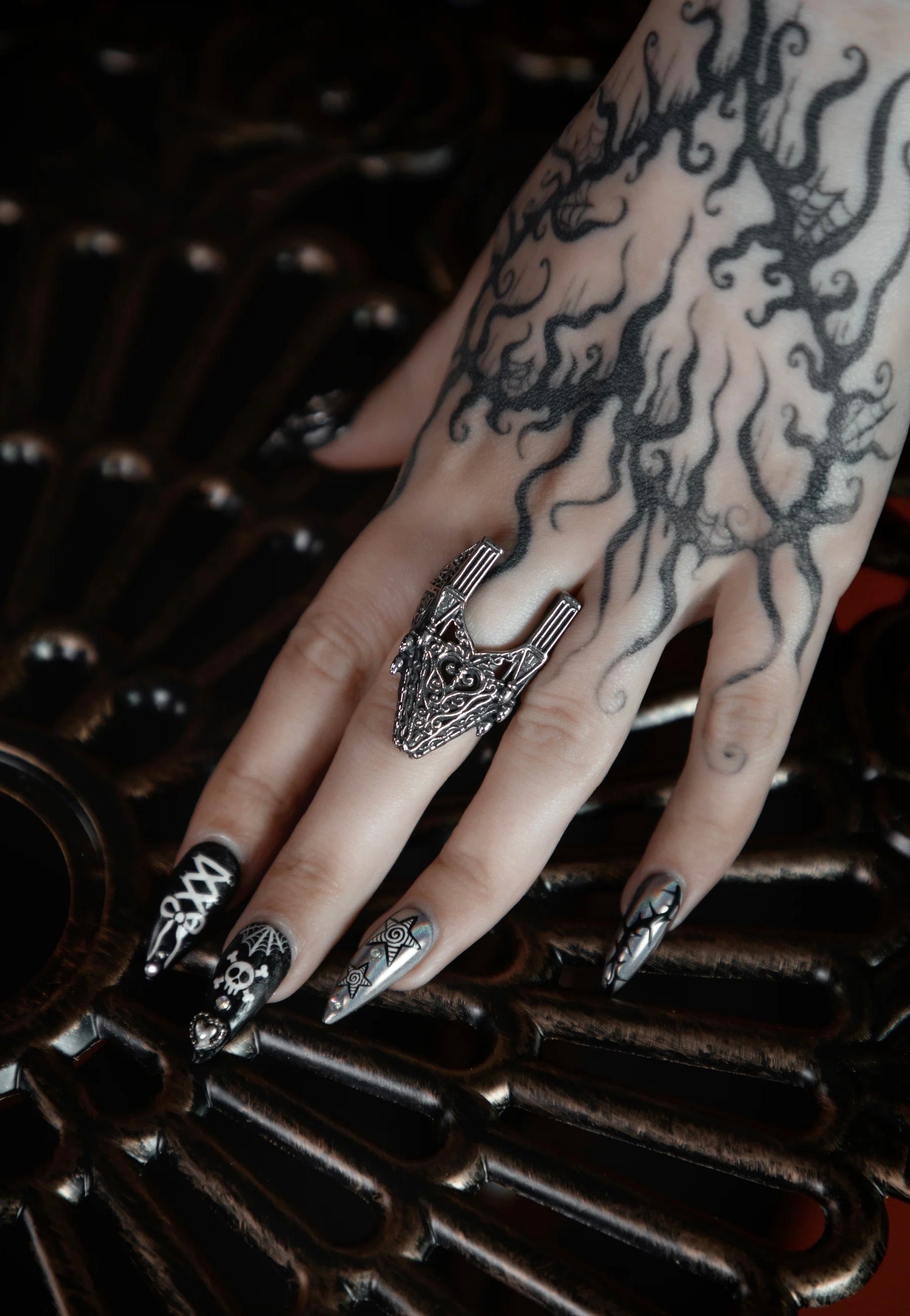 Lively Ghosts - Phantom Pillars - Ring | Neutral-Image