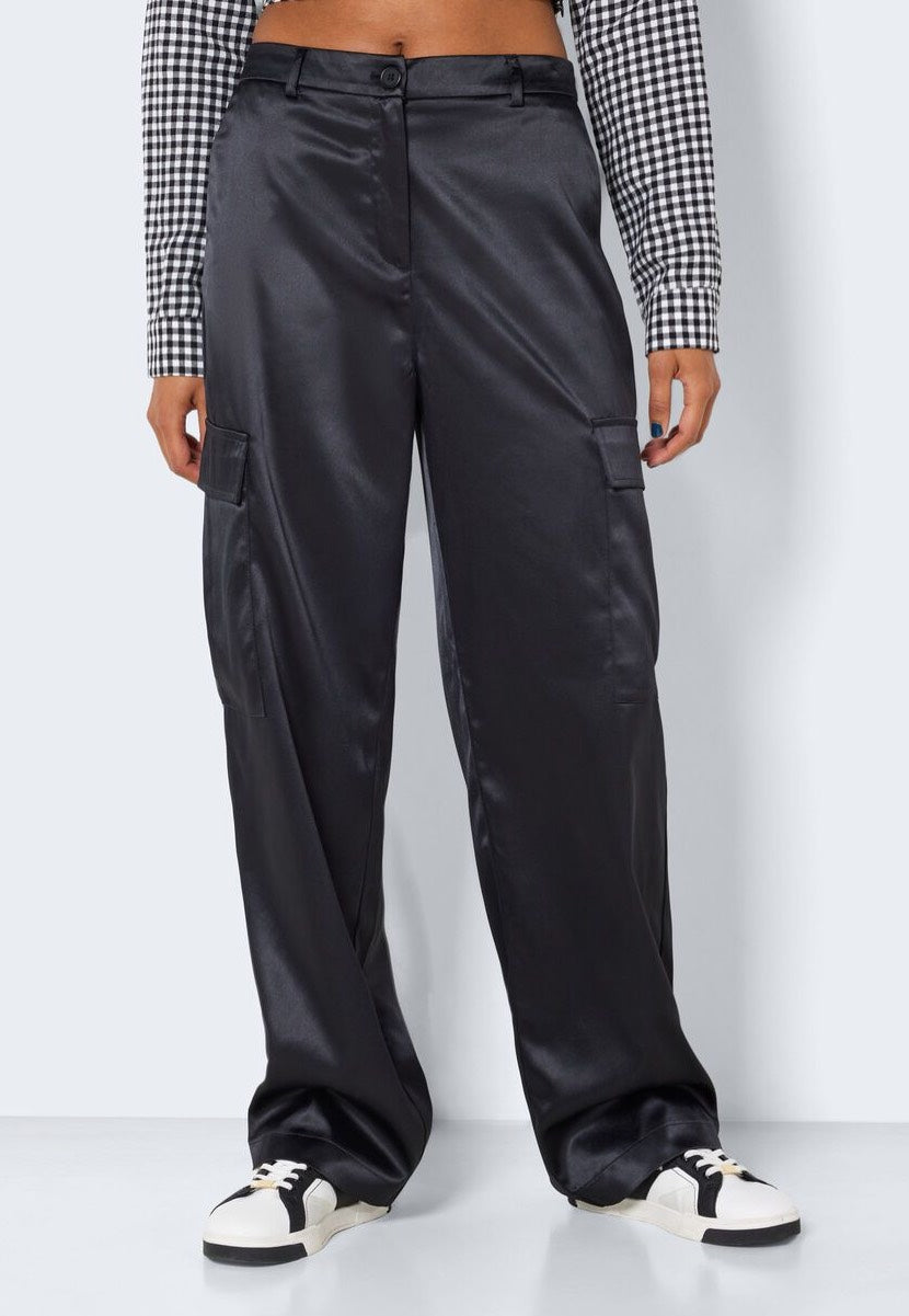 Noisy May - Drewie Satin Cargo Black - Pants