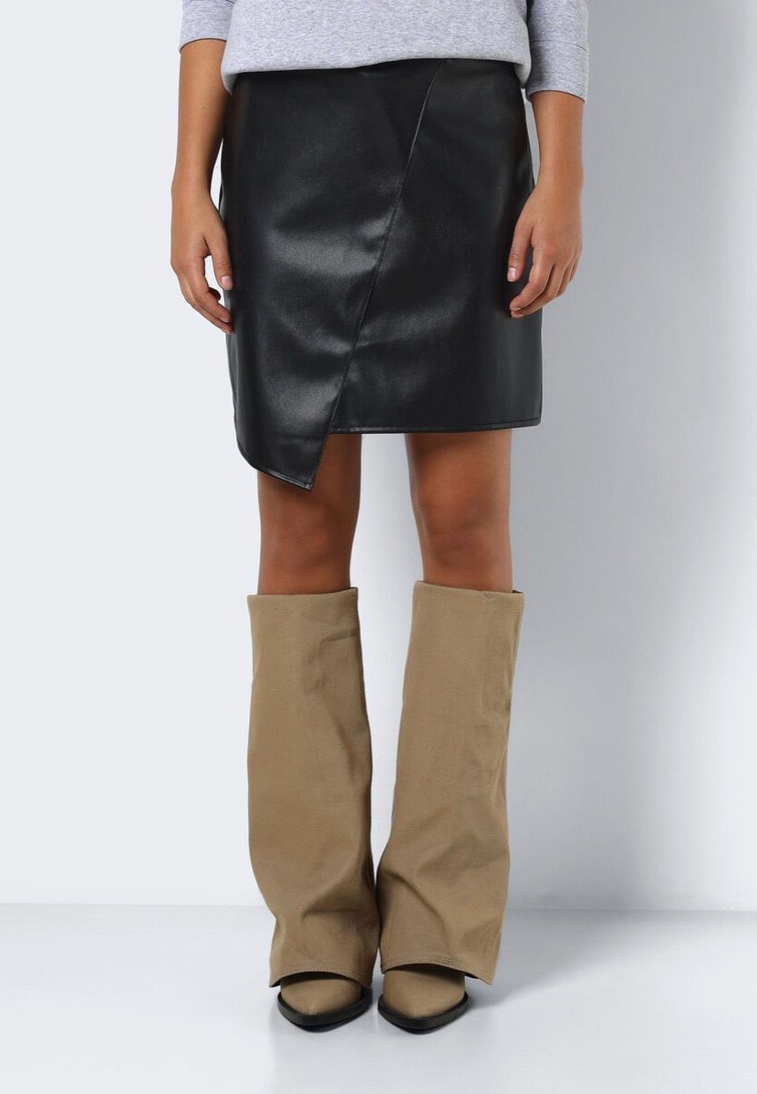 Noisy May - Callie Assymetric Black - Skirt