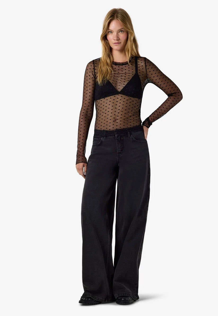 Noisy May Judith Fitted Mesh O Neck Black Hearts Oberteil