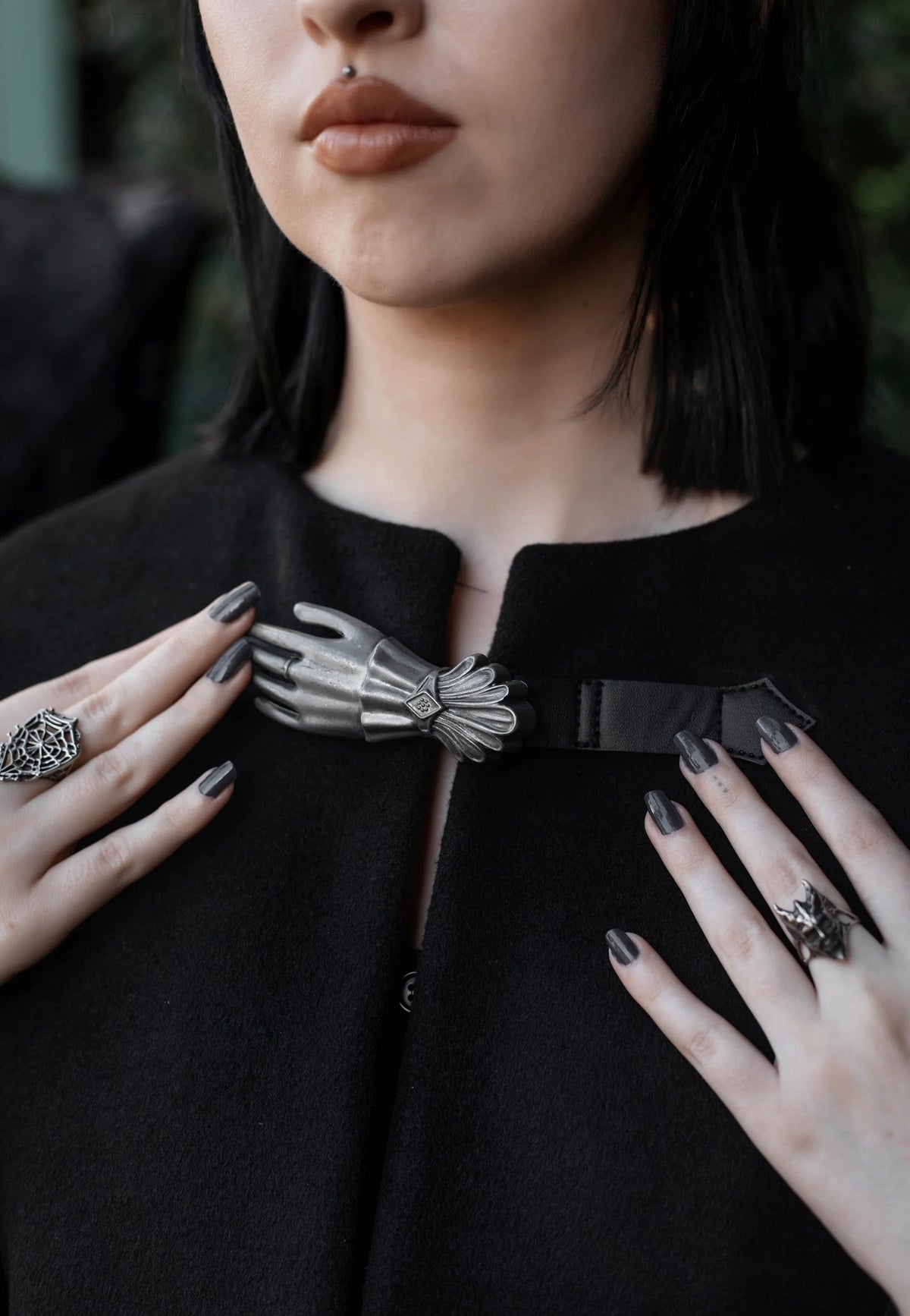 Lively Ghosts Seance Cape Black Jacke