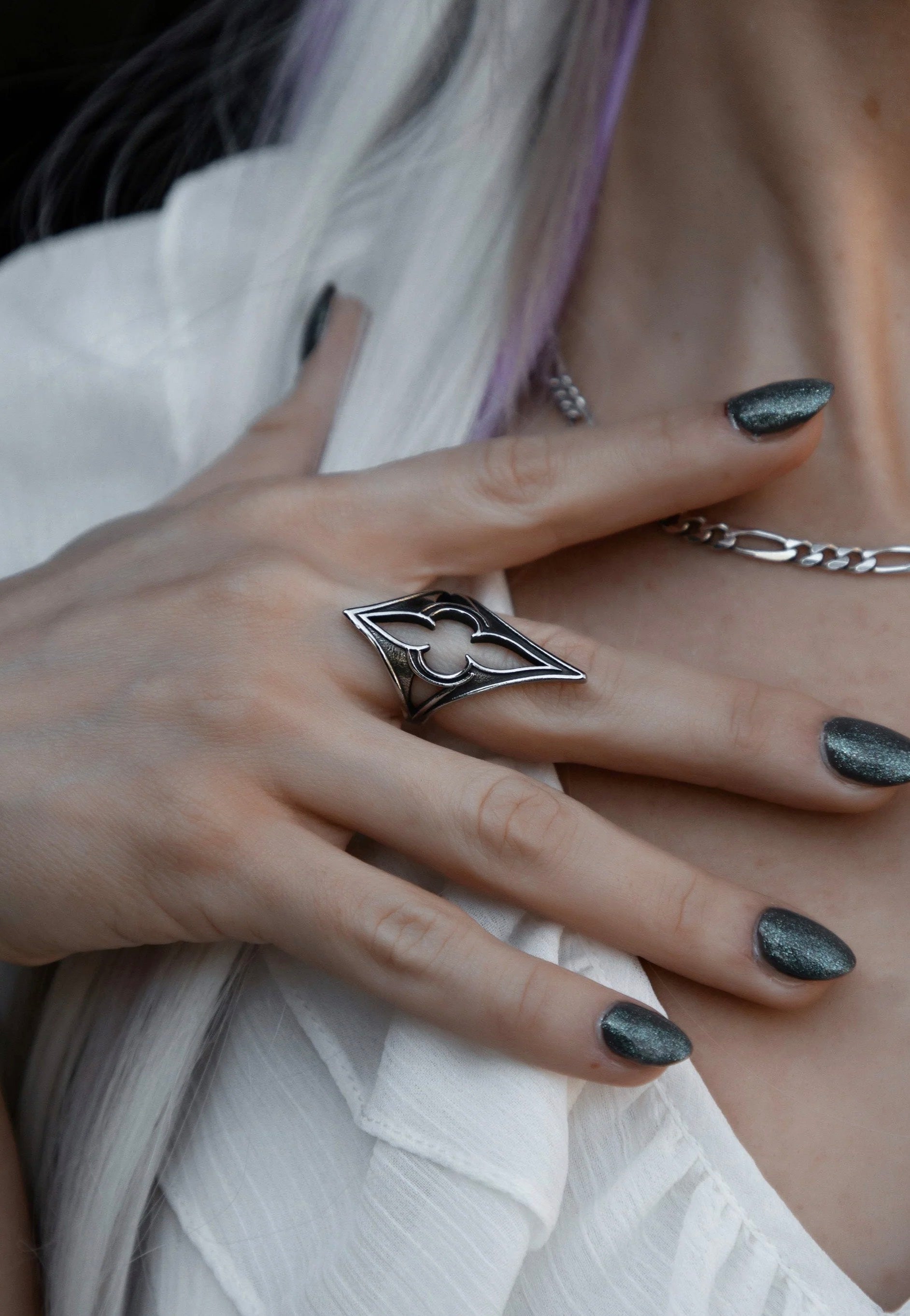 Lively Ghosts - Twisted Fate Silver - Ring | Neutral-Image