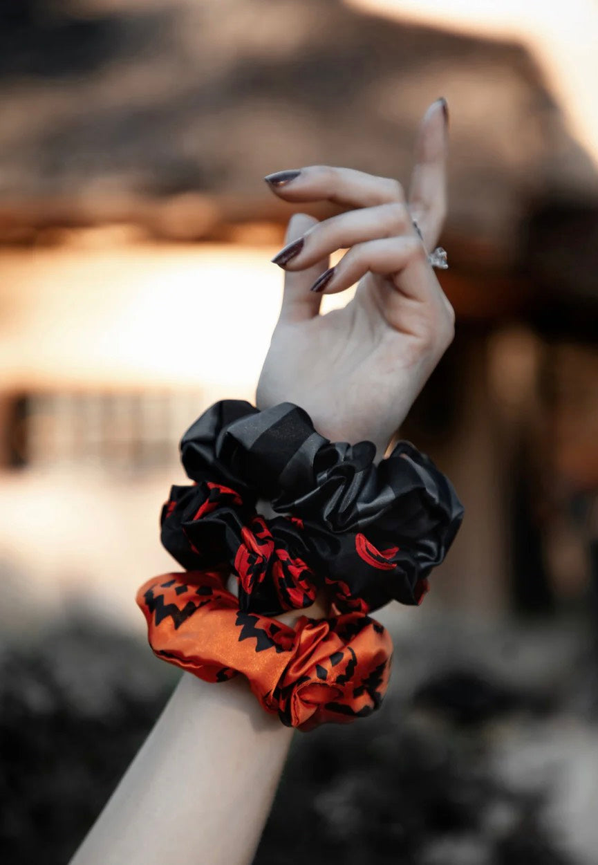 Lively Ghosts - Classic - Scunchie Set | Neutral-Image