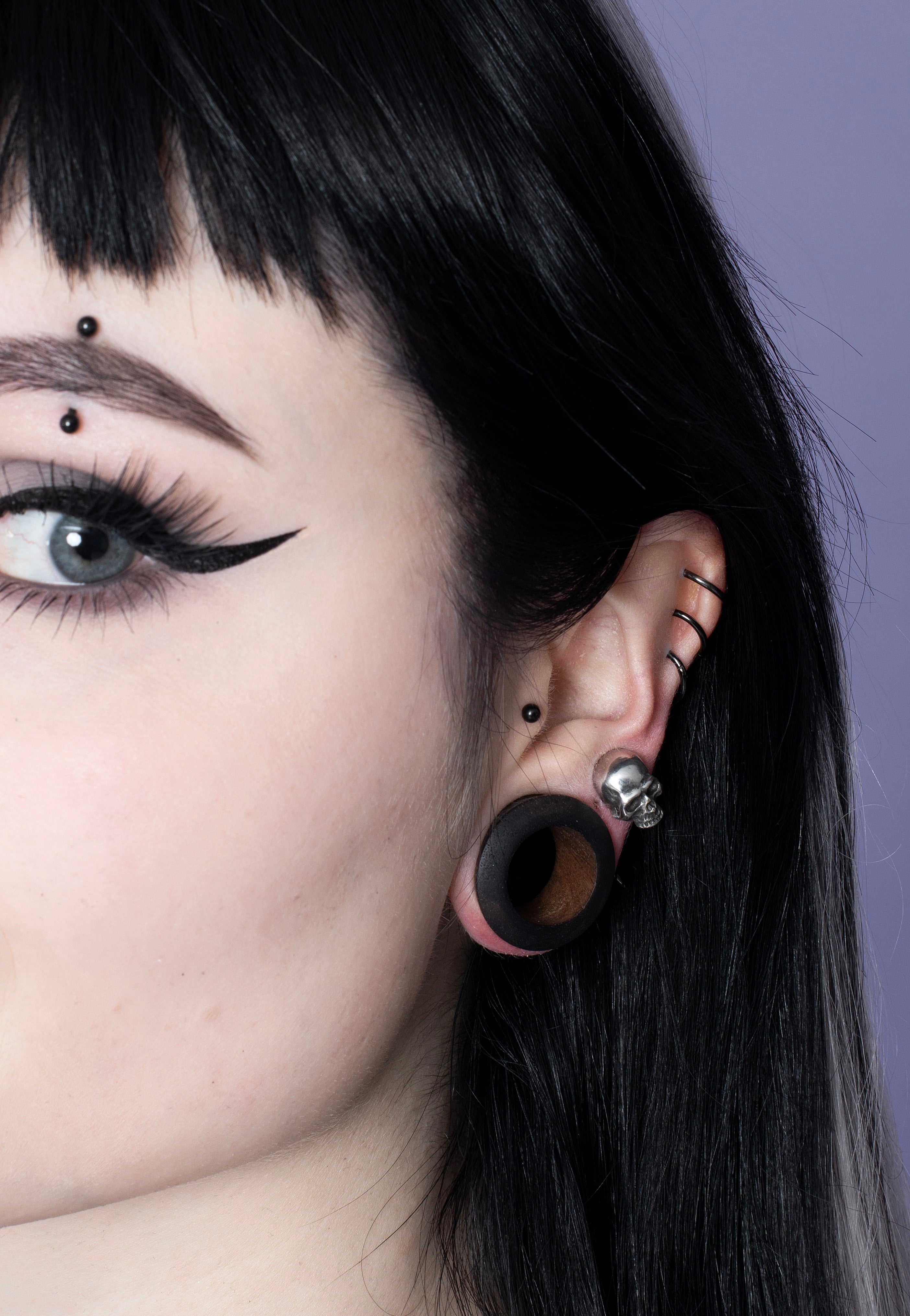 Alchemy England - Tomb Skull Horn Silver - Earring | Neutral-Image