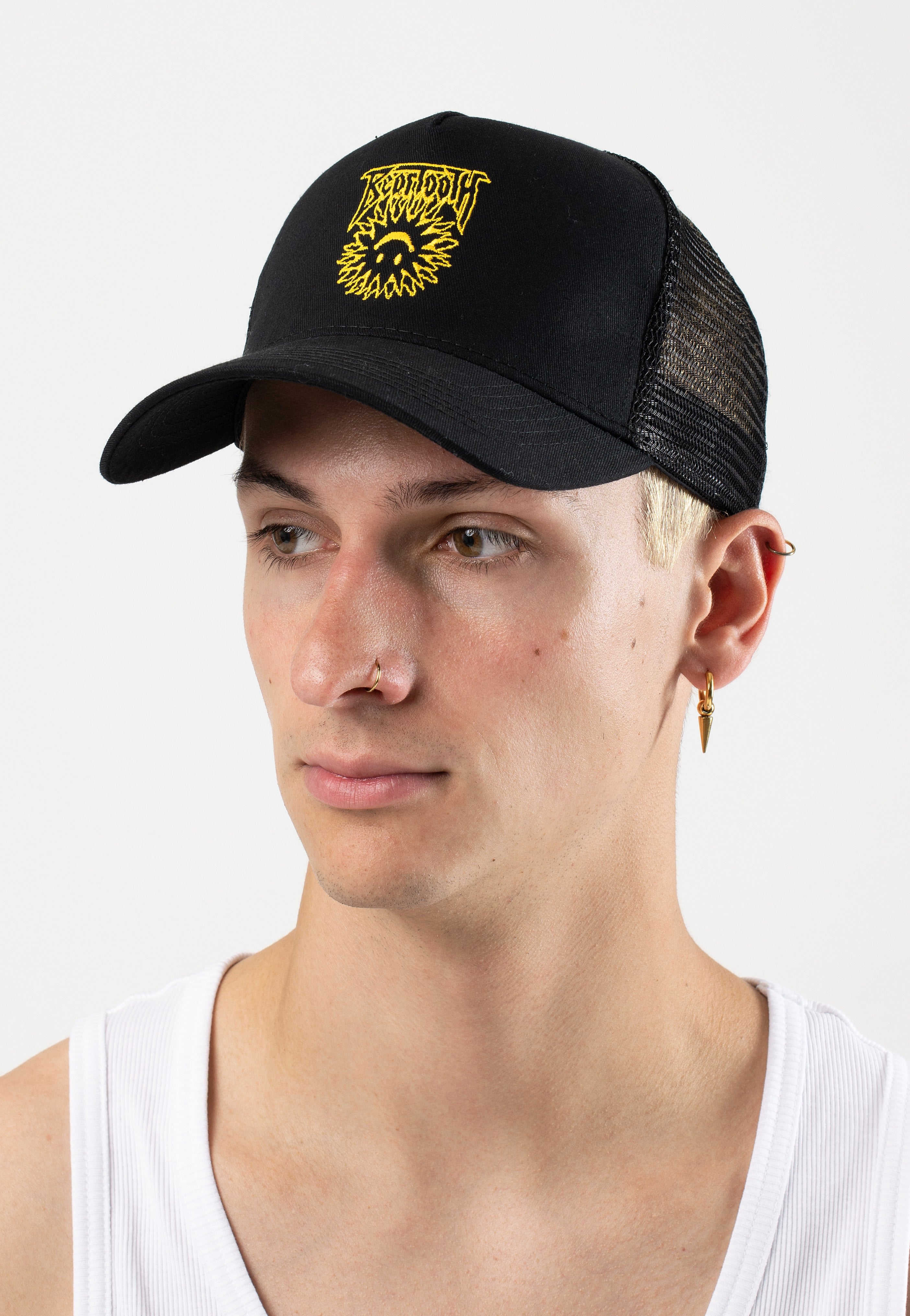 BTSXDM4 ミニオンコラボ　PEACE SIGN TRUCKER HAT Minions-Trucker-Hat