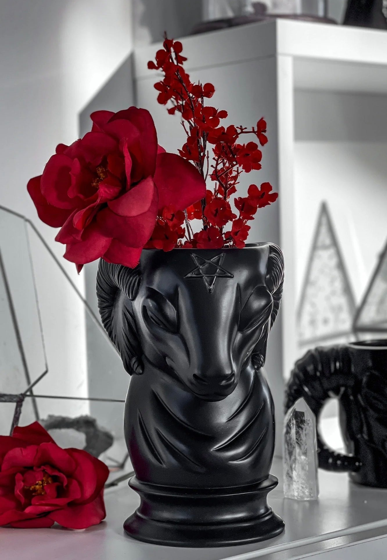 Killstar - Levi - Vase | Neutral-Image