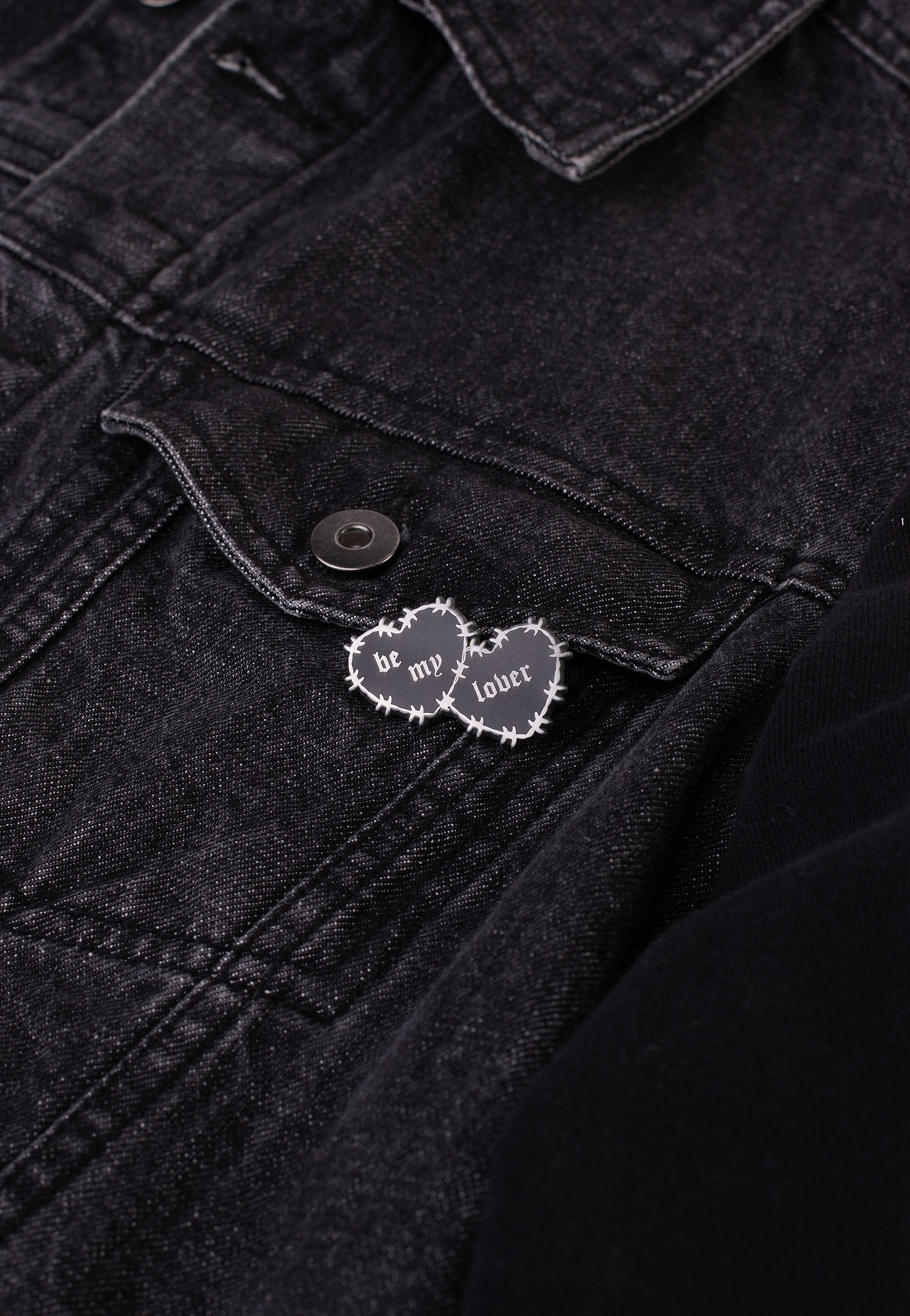 Lively Ghosts - Be My Lover Black - Pin | Neutral-Image