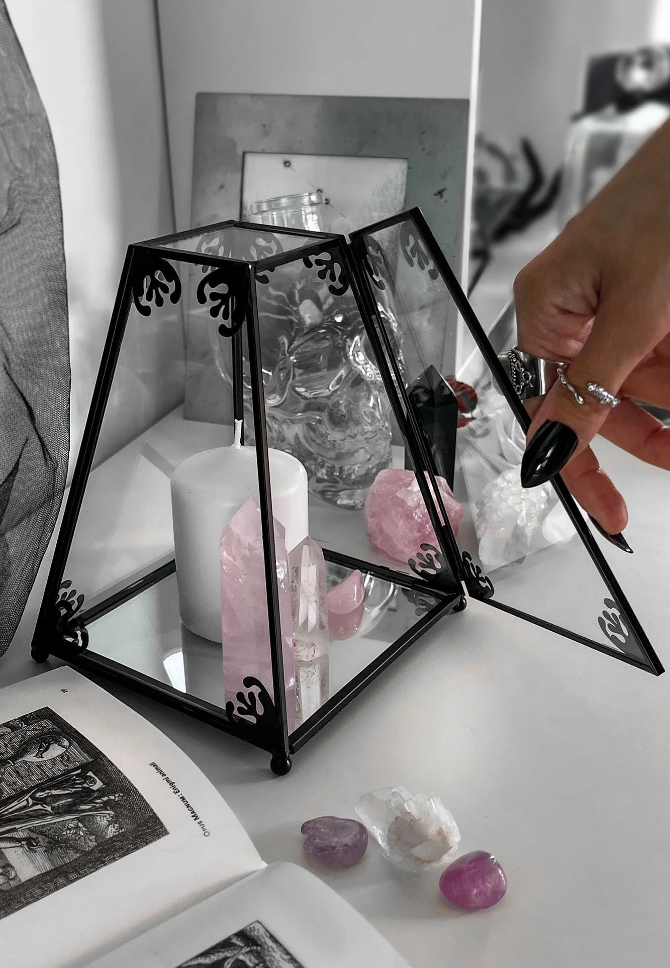 Killstar - Nova Glass Black - Display Case | Neutral-Image