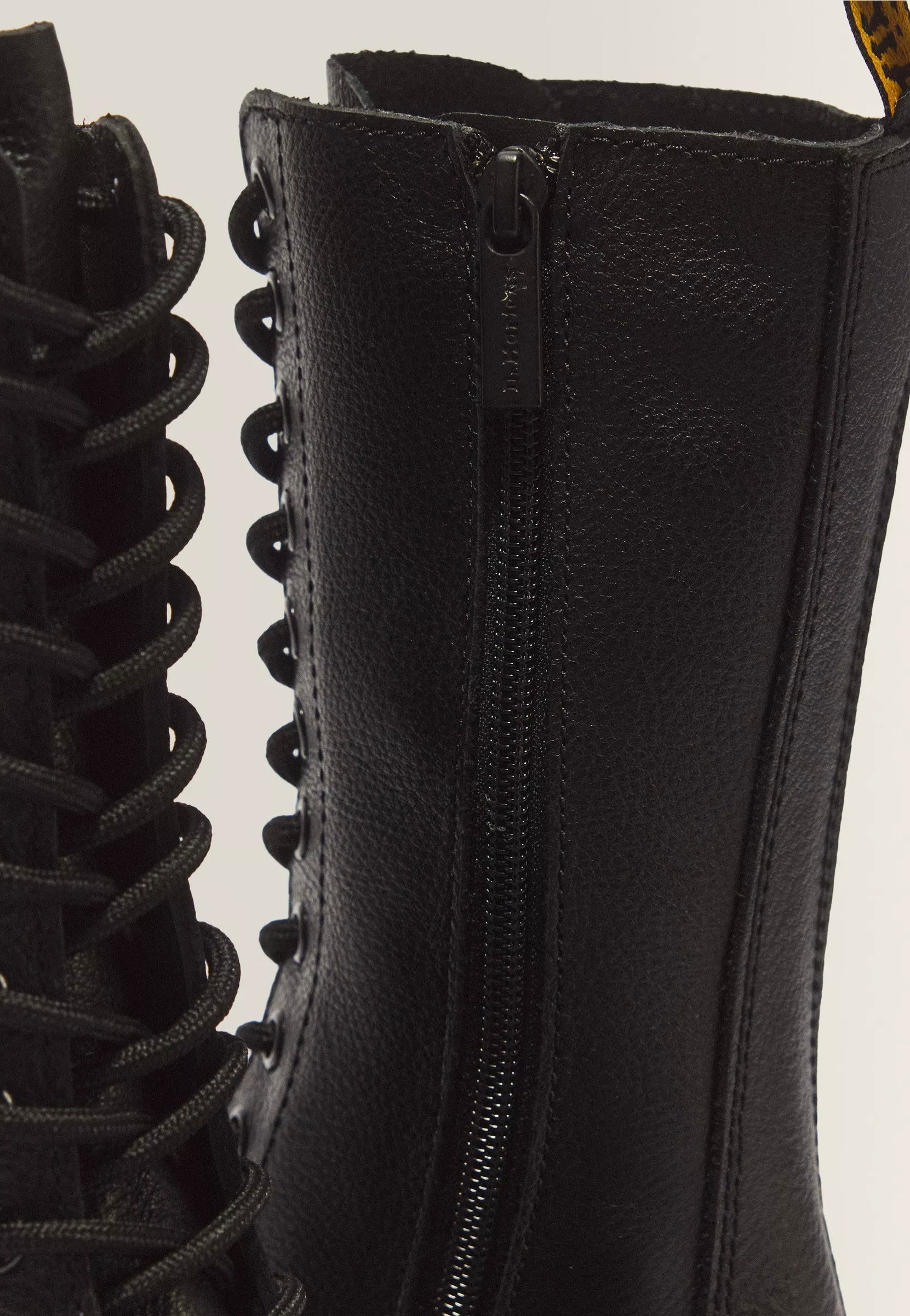 Dr. Martens - 1B99 Virginia Black - Girl Shoes | Women-Image