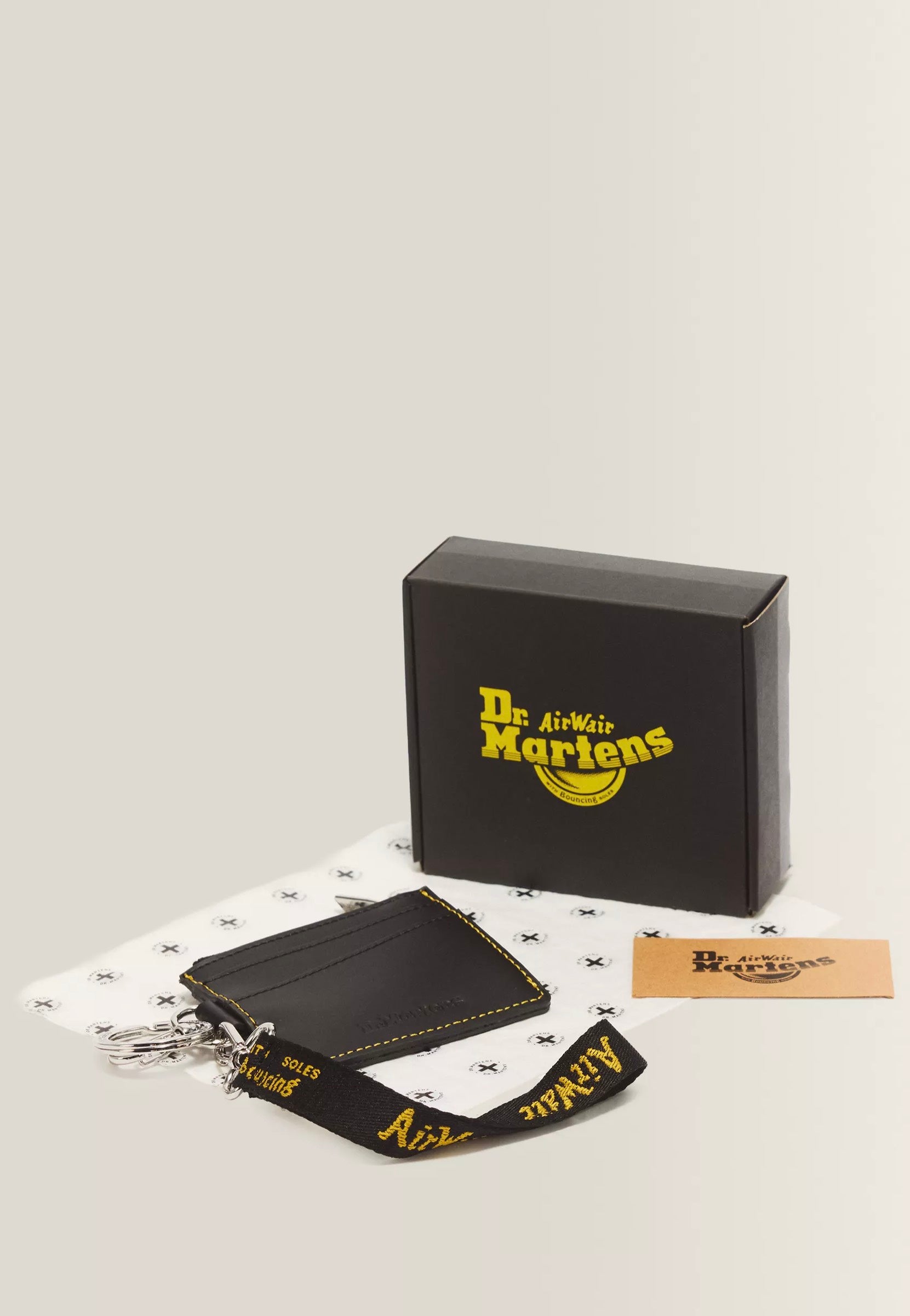 Dr. Martens - Card Holder Kiev Black - Wallet | Neutral-Image