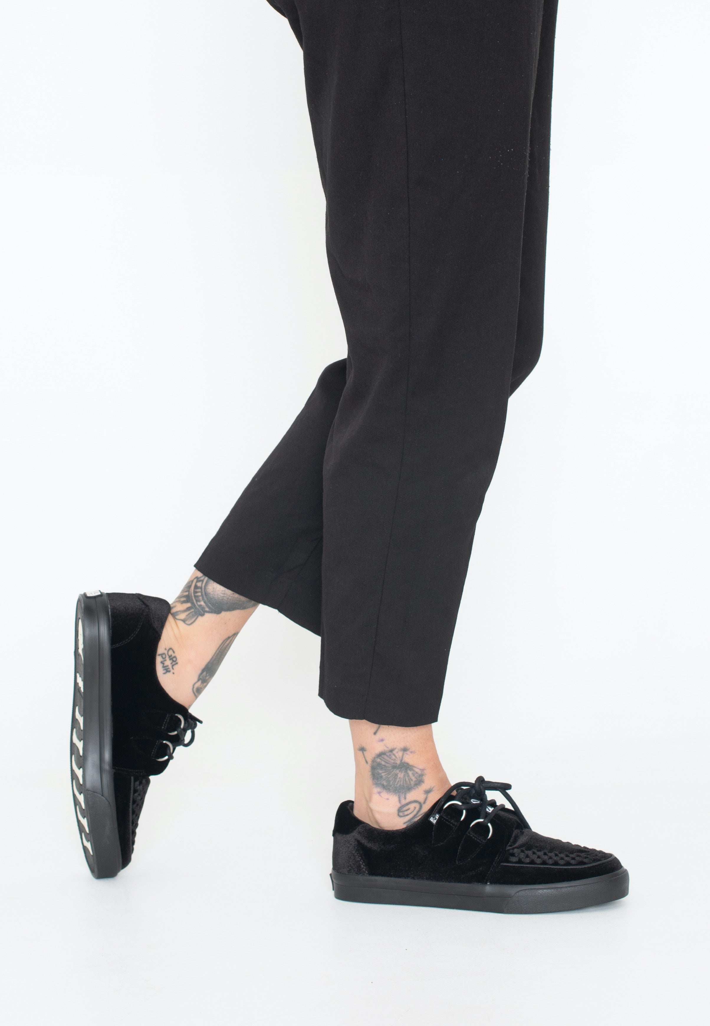 T.U.K. - VLK Sneaker 2 Ring Basic Black Canvas - Girl Shoes